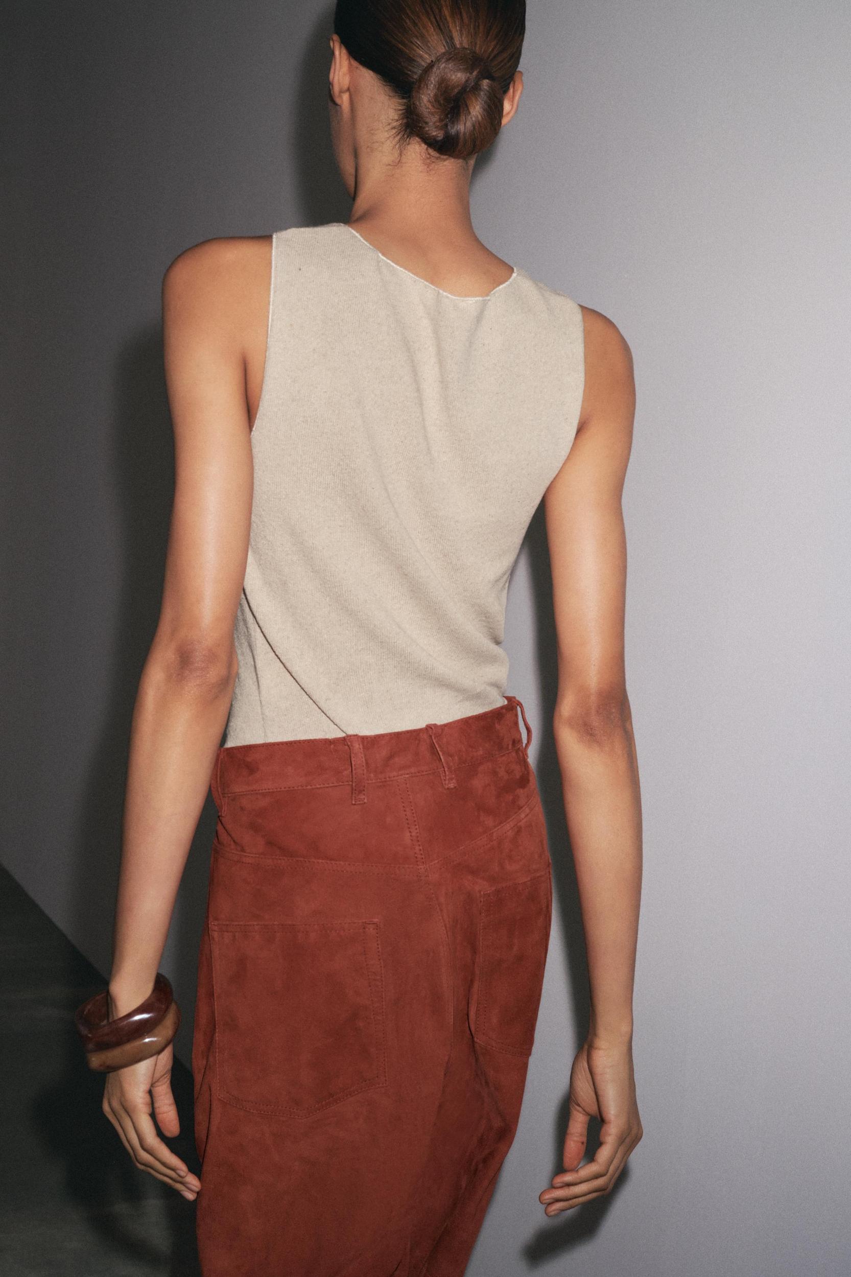 SLEEVELESS LINEN T-SHIRT Product Image