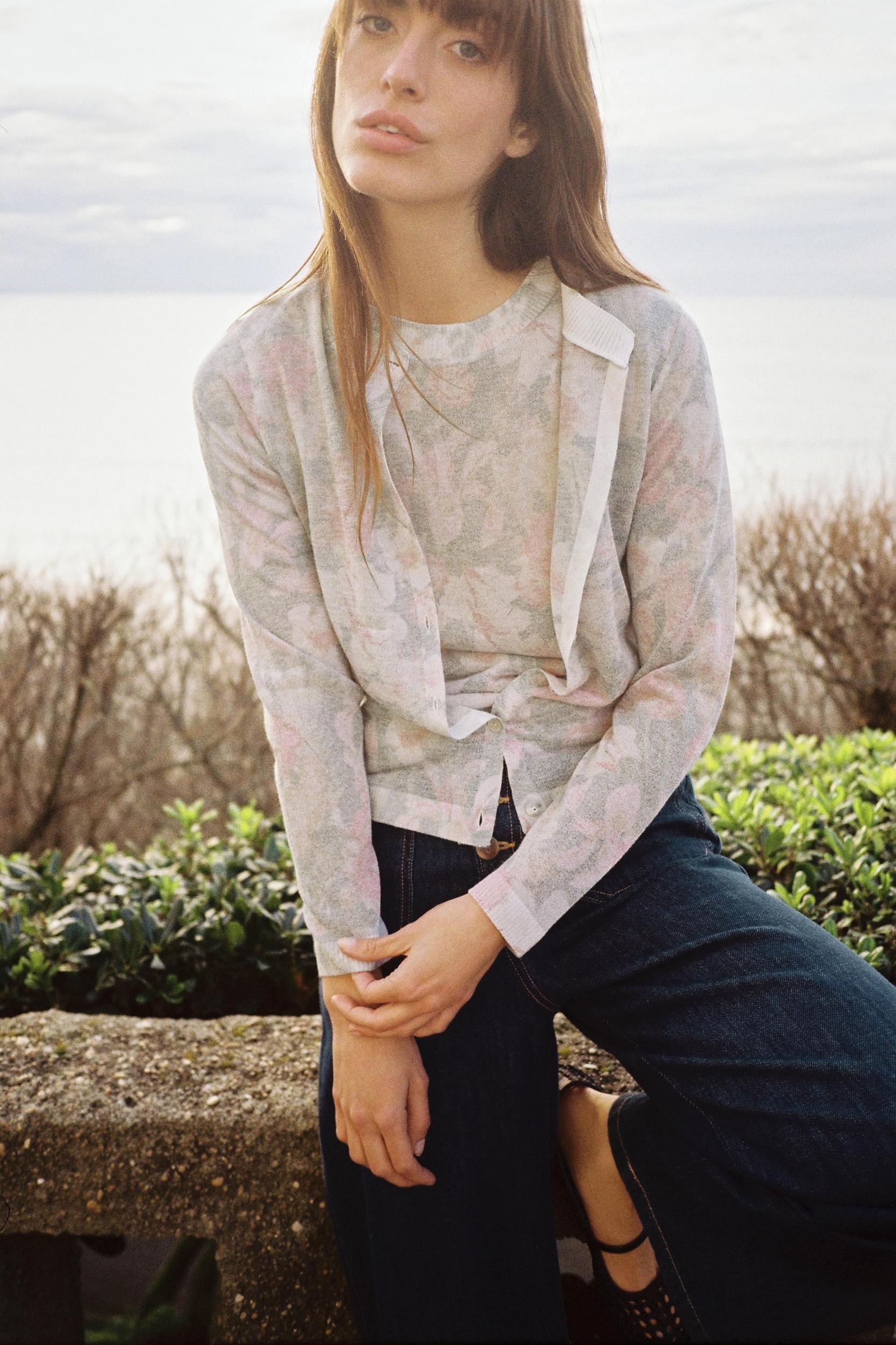 FLORAL PRINT KNIT JACKET Product Image