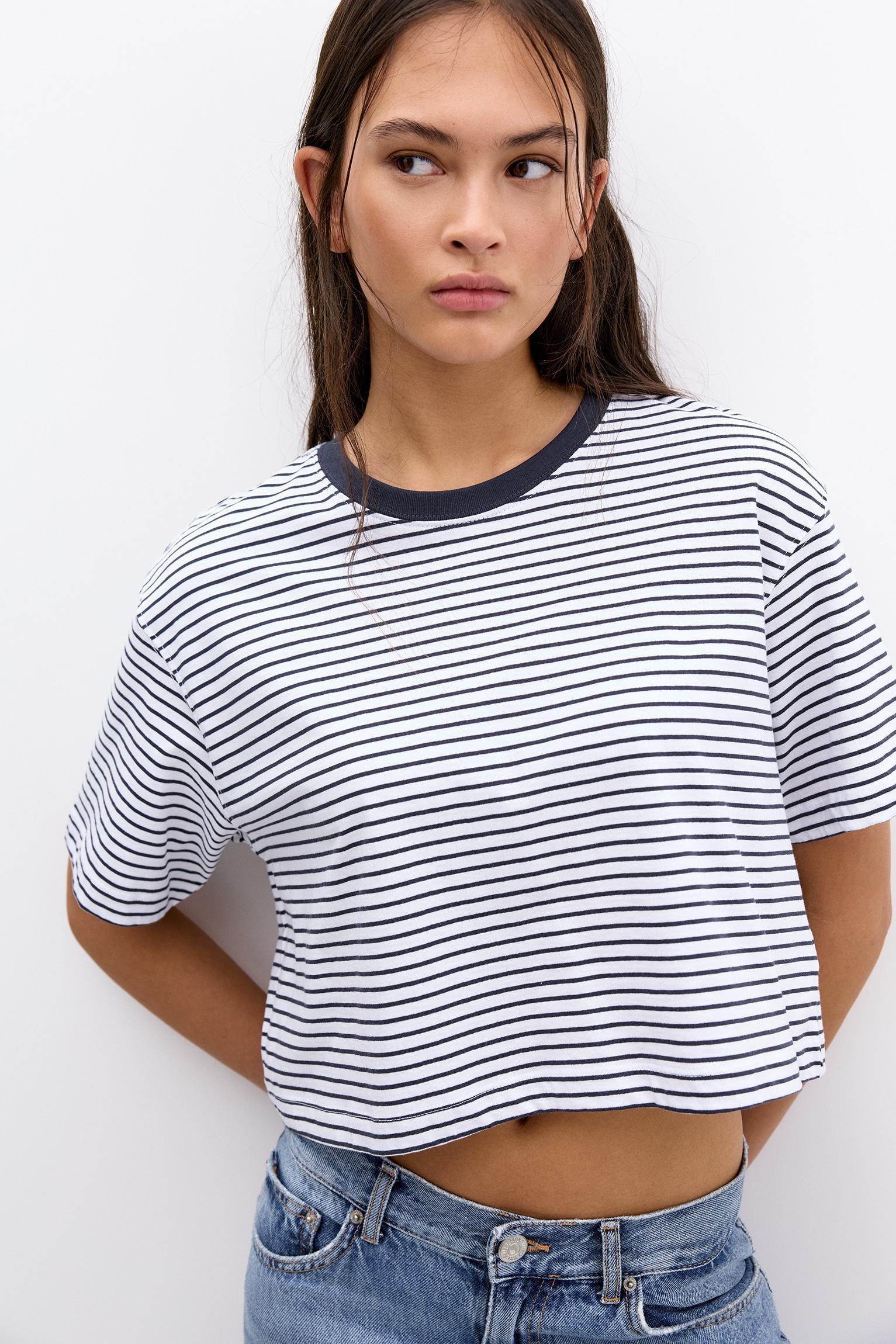 Cropped short sleeve T-shirt Product Image