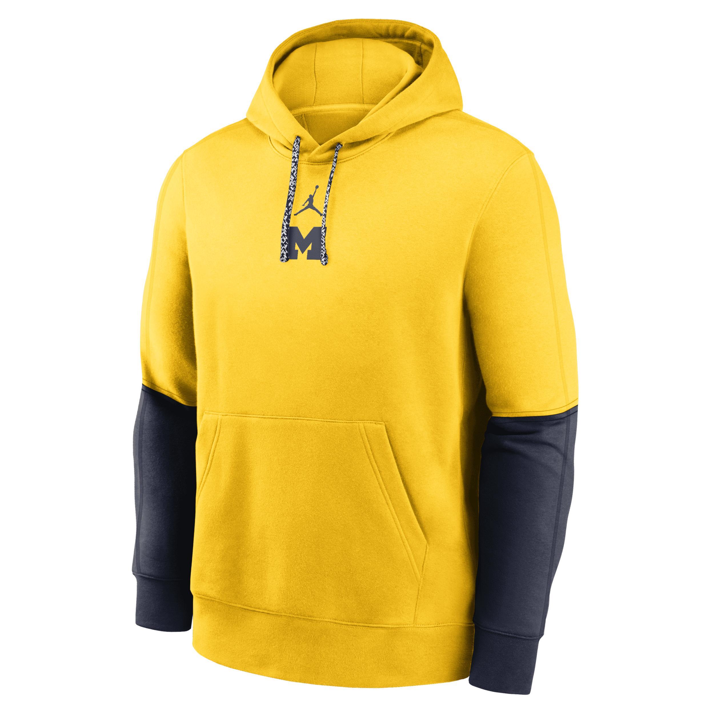 Michigan Wolverines Sideline Team Issue Club Nike Men's College Pullover Hoodie Product Image