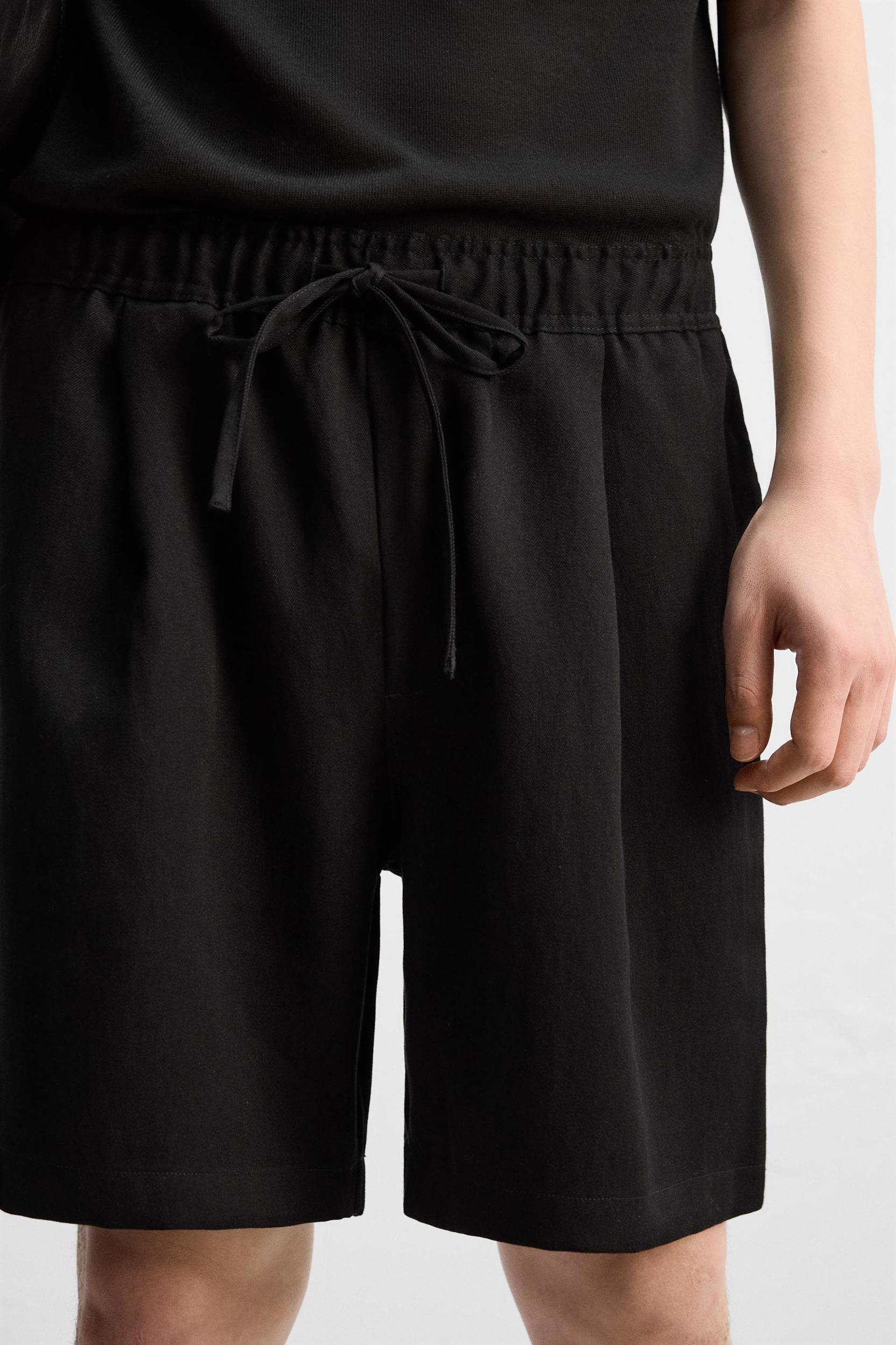 PLEATED FLOWY SHORTS Product Image