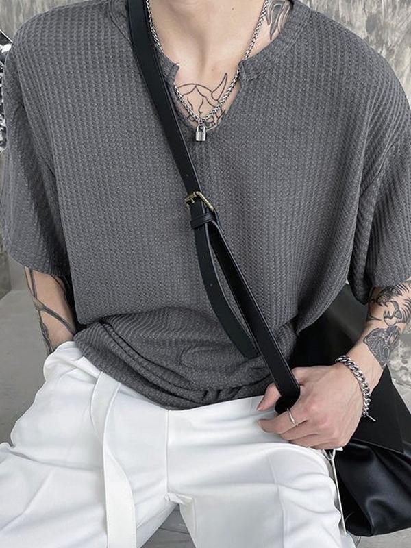 Men's Solid Mesh Notched Neck Short Sleeve Tee Product Image