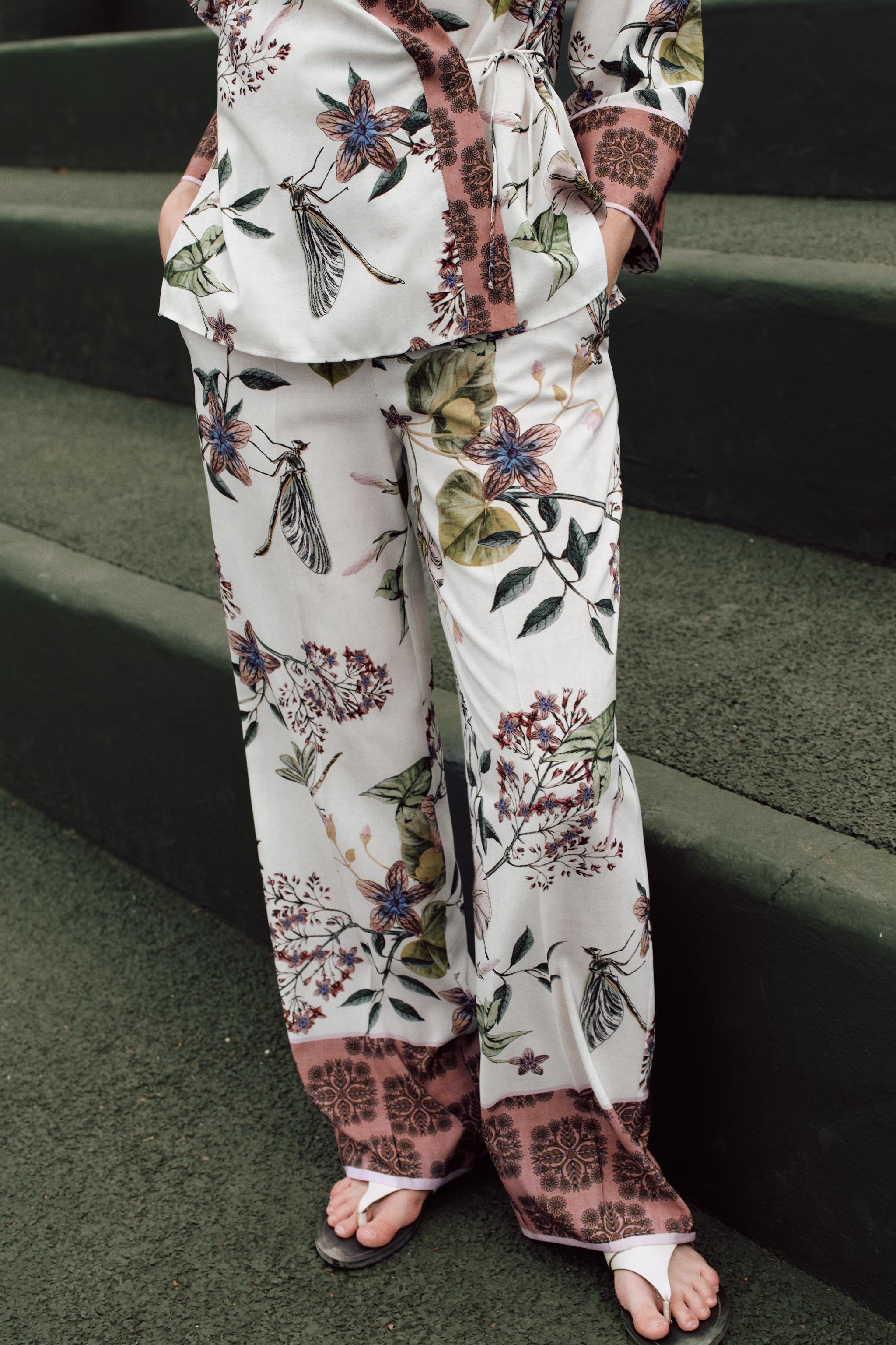 FLORAL PRINTED PANTS Product Image