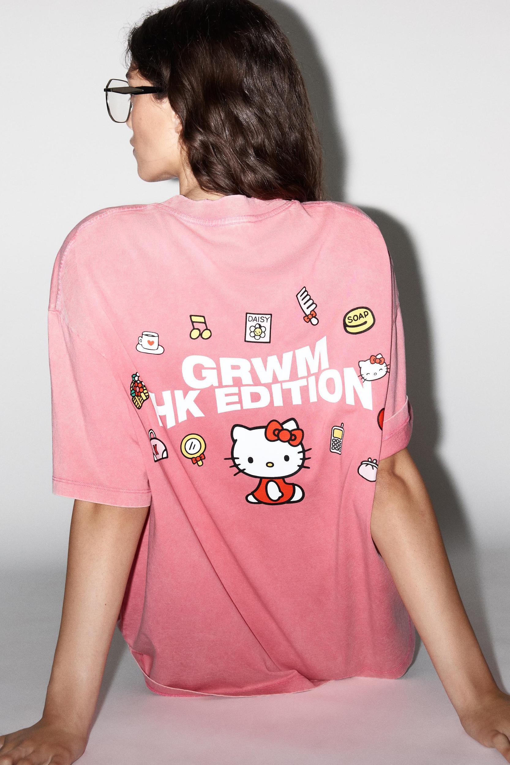 HELLO KITTY © 2025 SANRIO WASHED EFFECT T-SHIRT Product Image