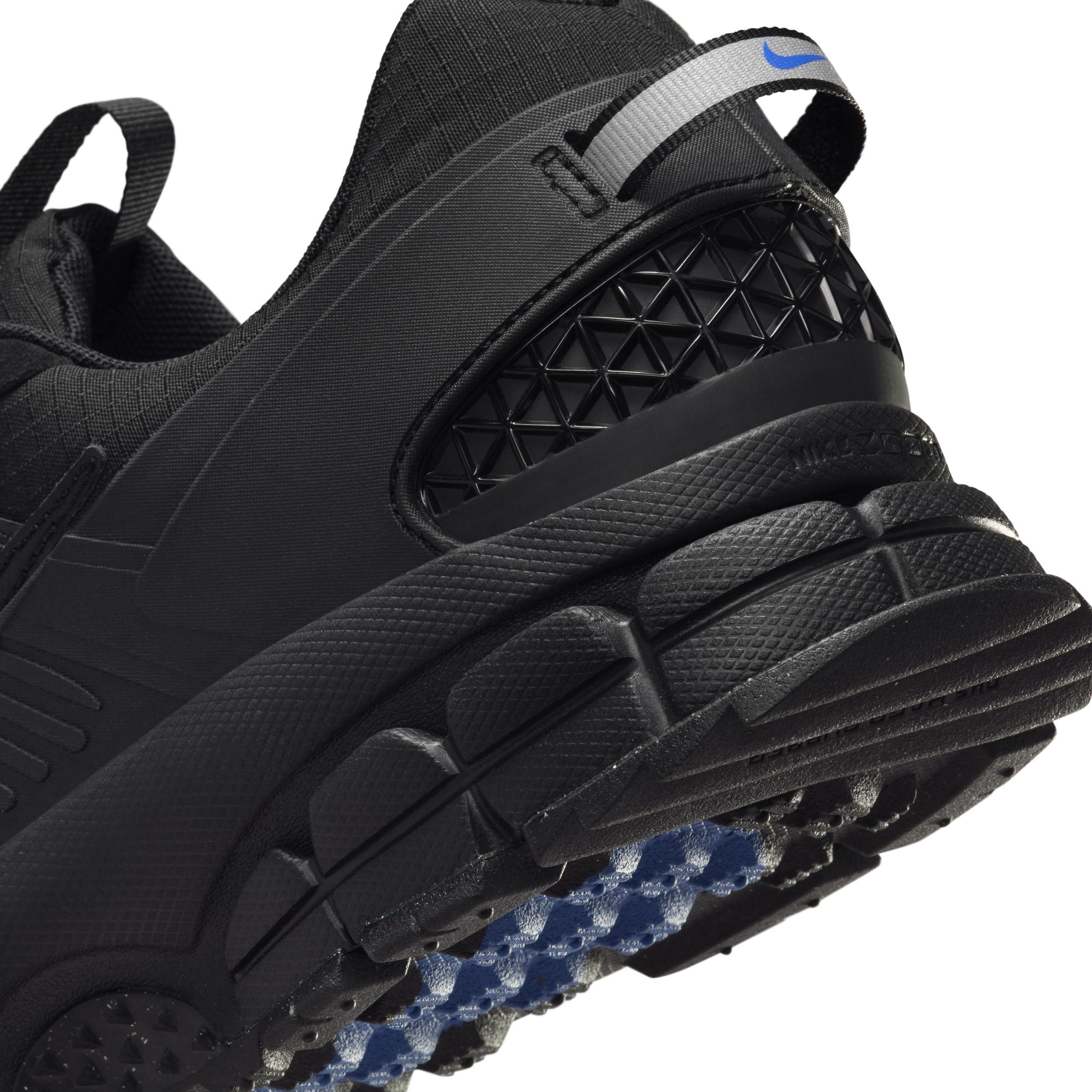 Nike Men's Zoom Vomero Roam Winterized Shoes Product Image