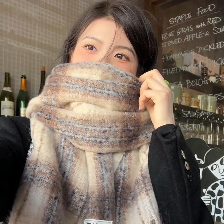 Plaid Tasseled Scarf Product Image