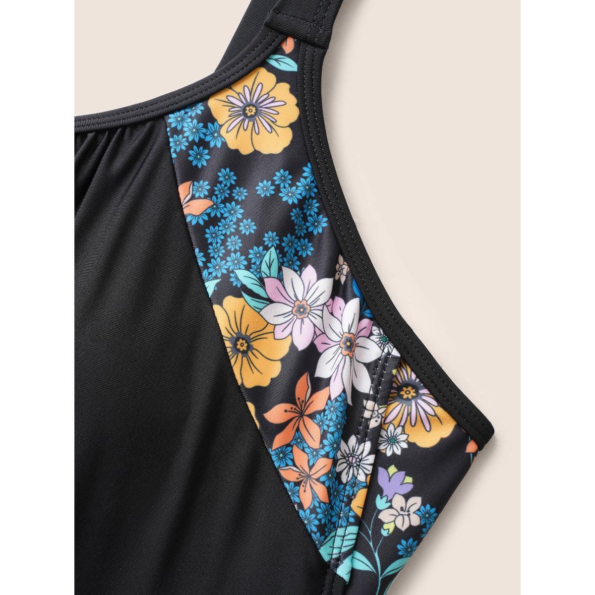 Plus Size U Neck Ditsy Floral Patchwork Gathered Swim Top Women's Swimwear Black Beach Gathered High stretch Bodycon U-neck Curve Swim Tops BloomChic 26/4X Product Image
