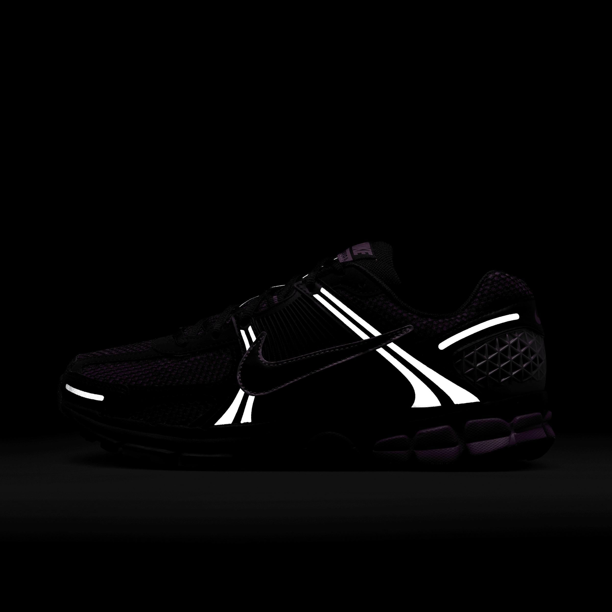 Nike Men's Zoom Vomero 5 Shoes Product Image