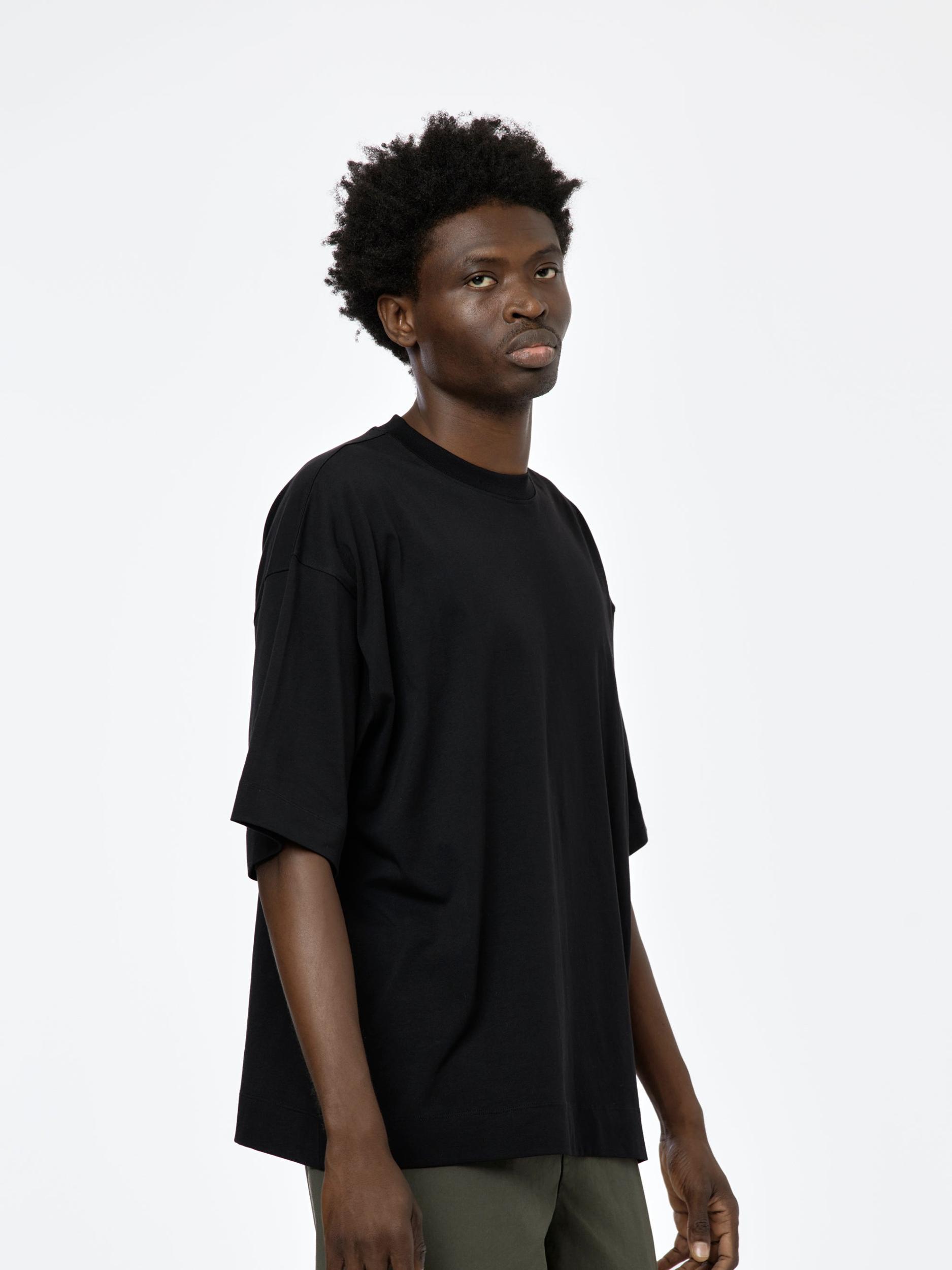 Hen T-Shirt (Black) Product Image