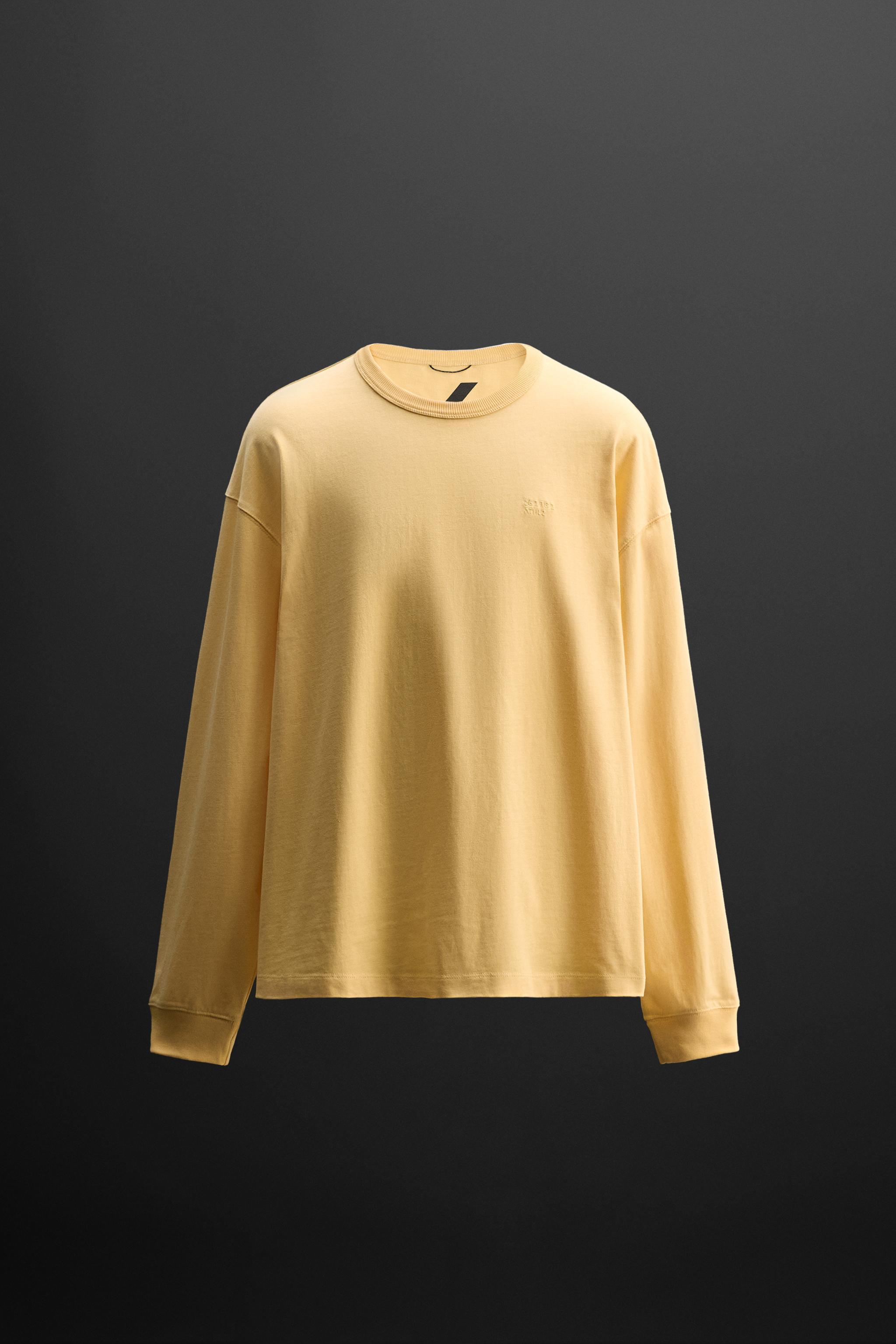 Relaxed fit T-shirt. Round neck and long sleeves with ribbed cuffs. Matching tonal embroidery at front.<br/><br/>Zara Athleticz. Product Image