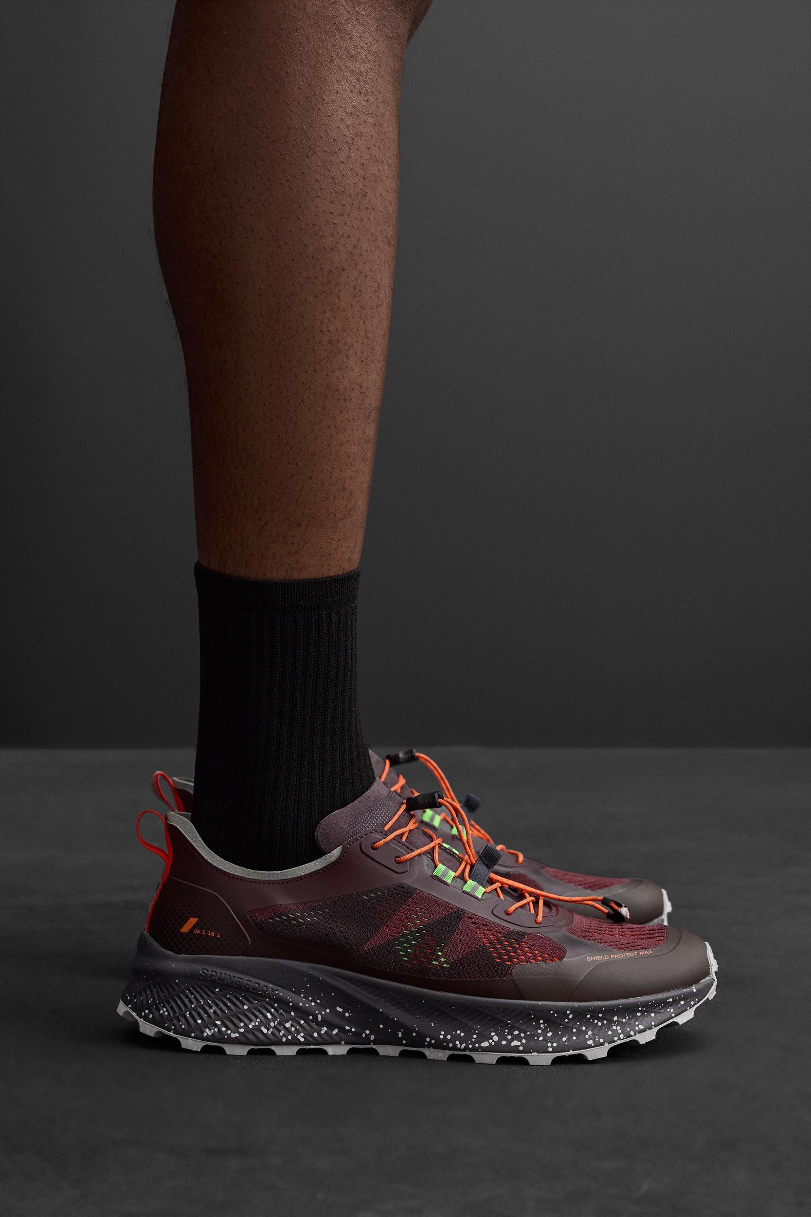 RUNNING SNEAKERS Product Image