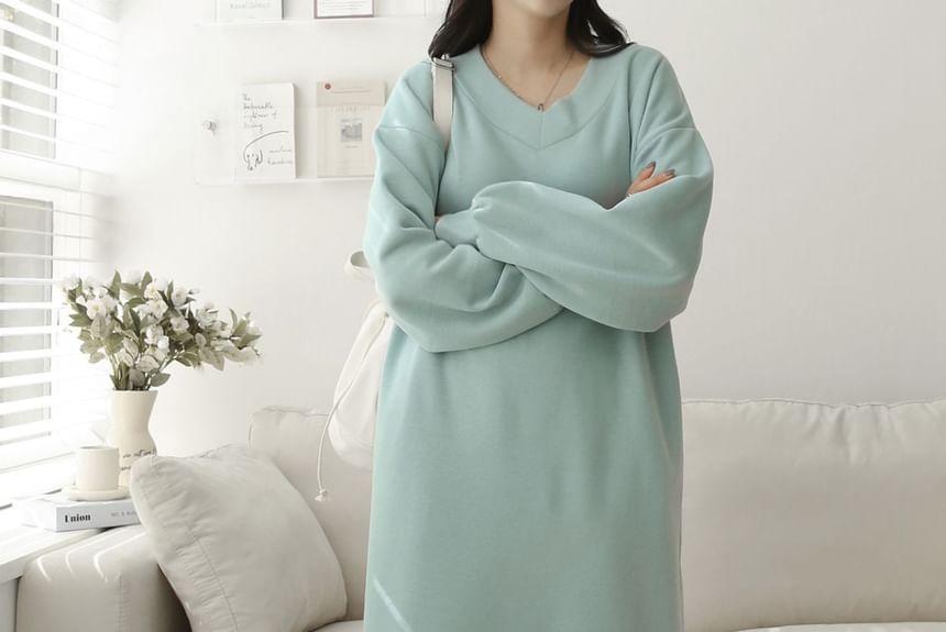 Long-Sleeve V-Neck Plain Midi Dress Product Image