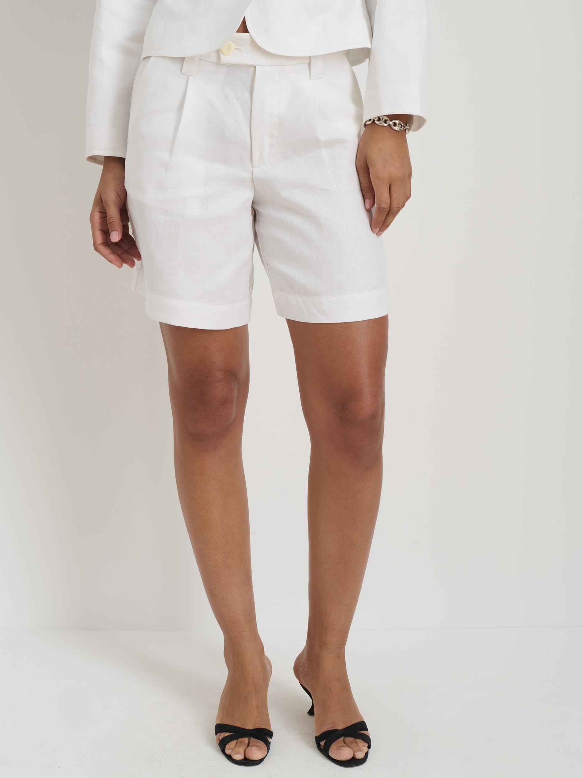 Luna Pleated Short In Linen Product Image