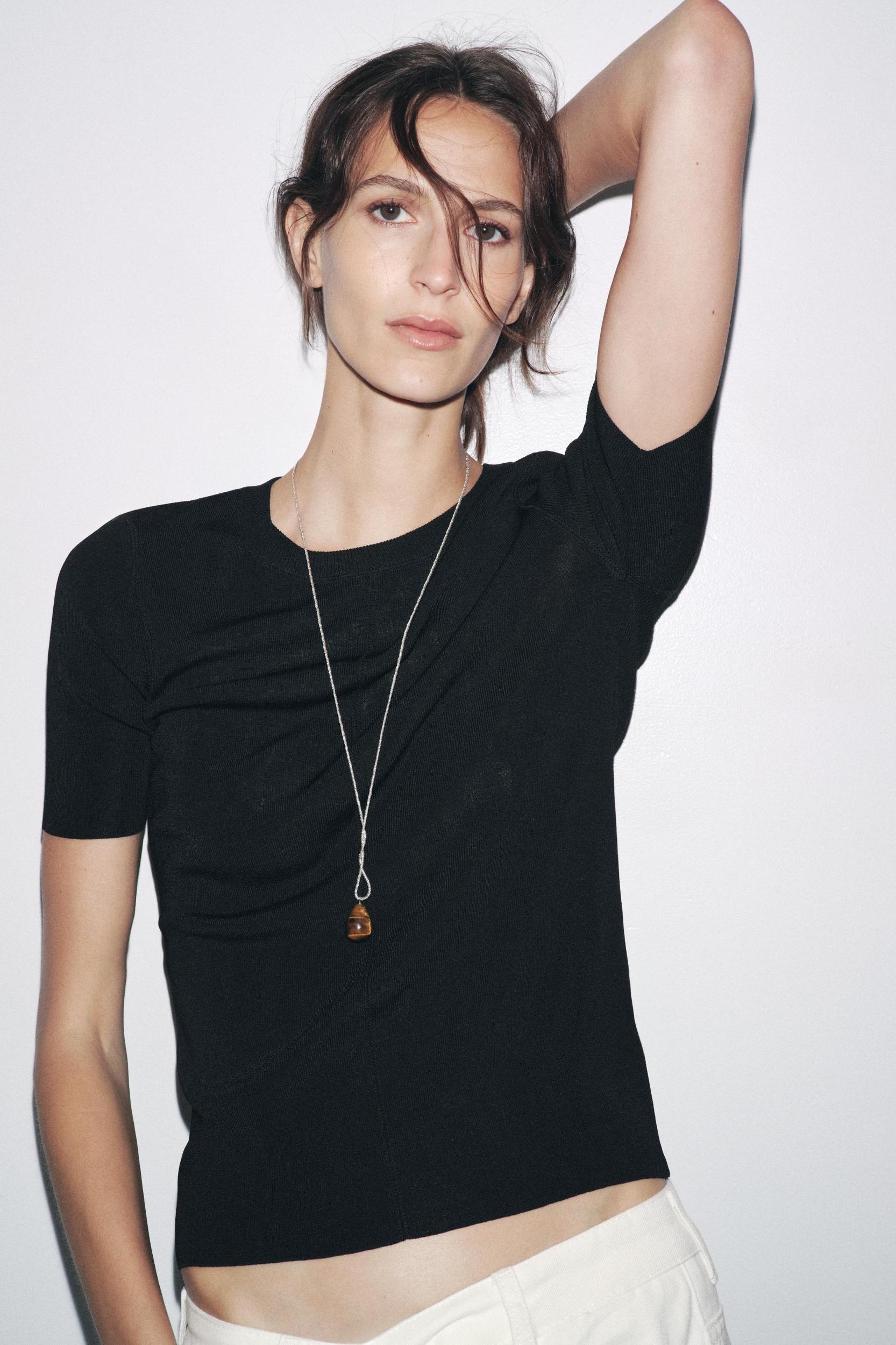 SHORT SLEEVE KNIT TOP Product Image