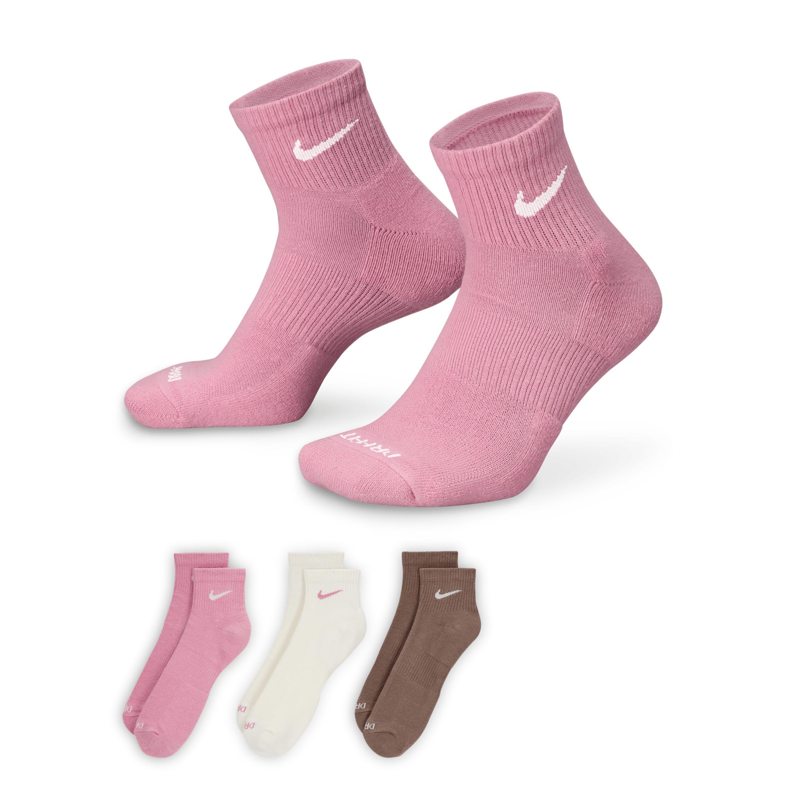 Nike Men's Everyday Plus Cushioned Training Ankle Socks (3 Pairs) Product Image