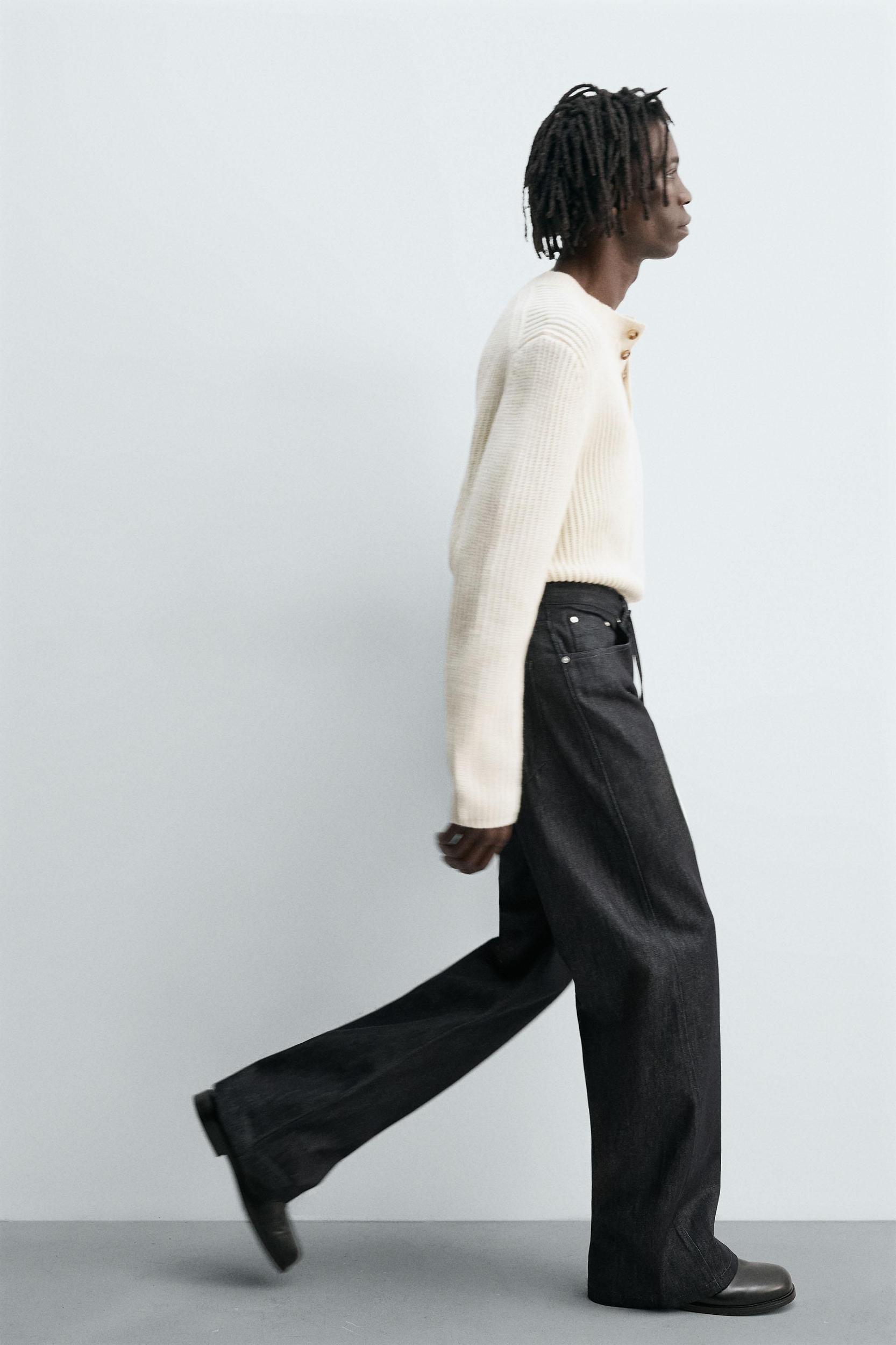 RELAXED FLARE FIT JEANS Product Image