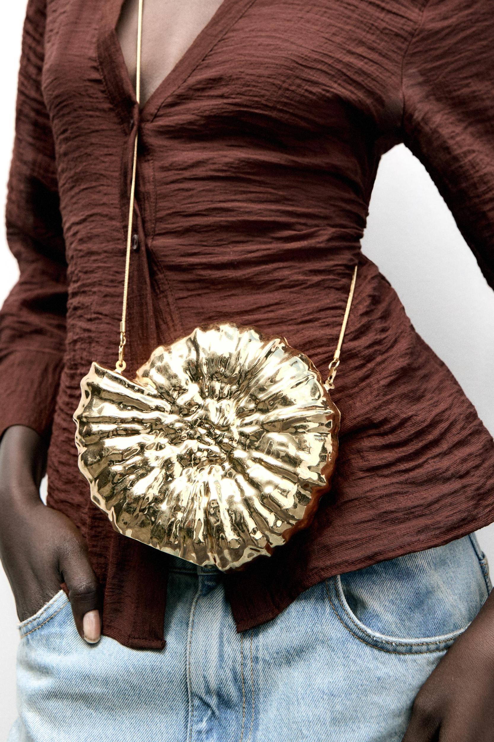 METALLIC SHELL CLUTCH Product Image