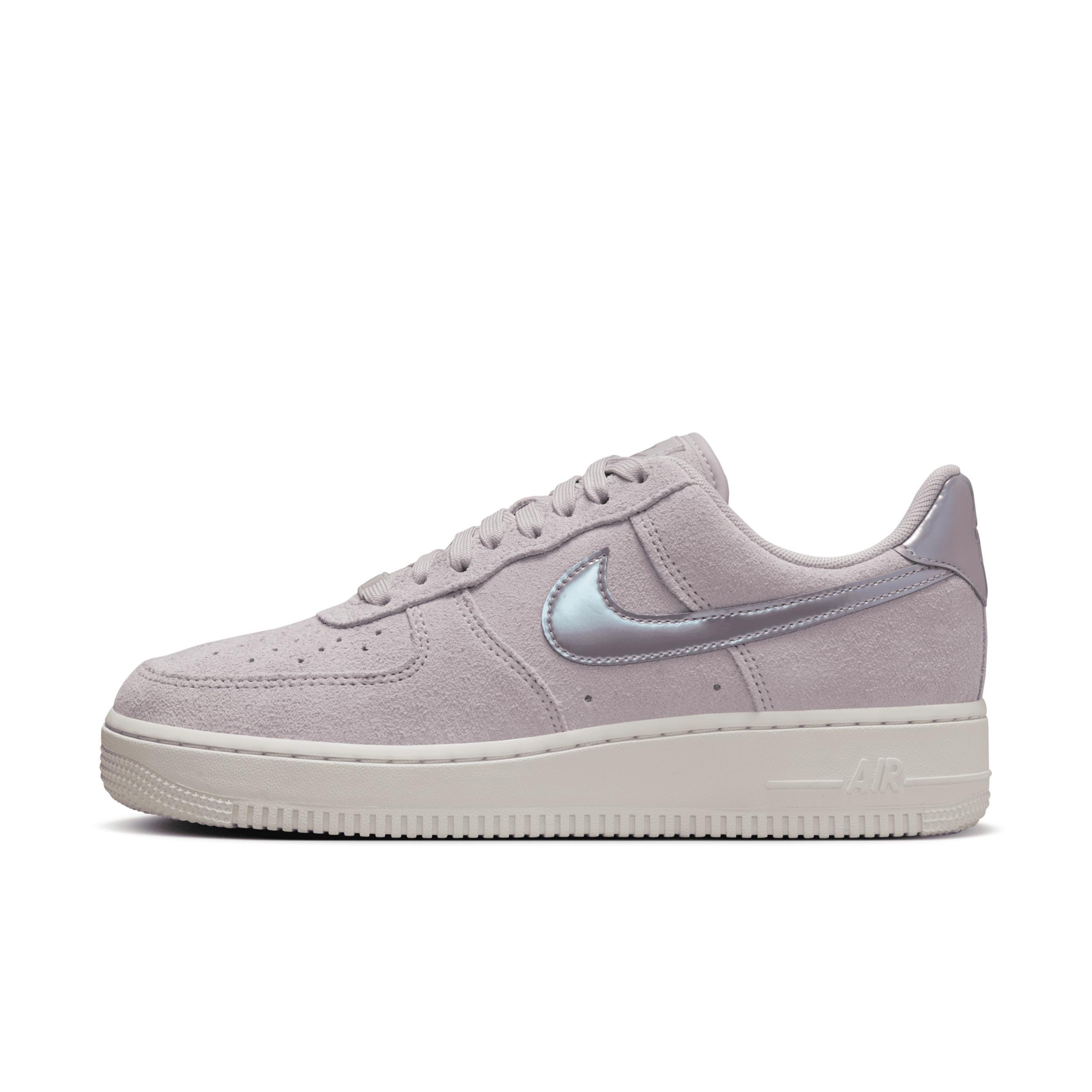 Nike Women's Air Force 1 '07 SE Shoes Product Image