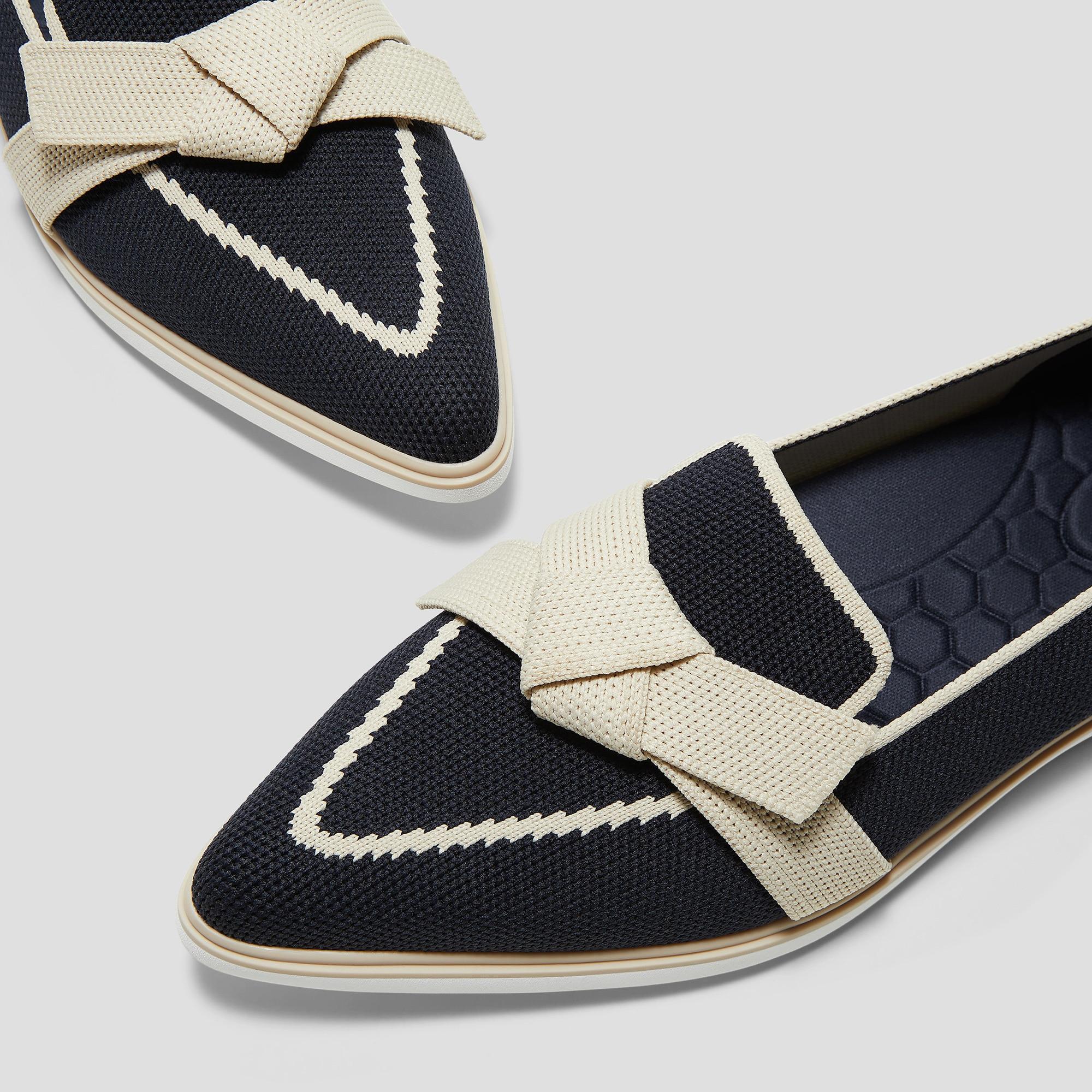 Water-Repellent Pointed-Toe Bow Loafers (Valentina） Product Image