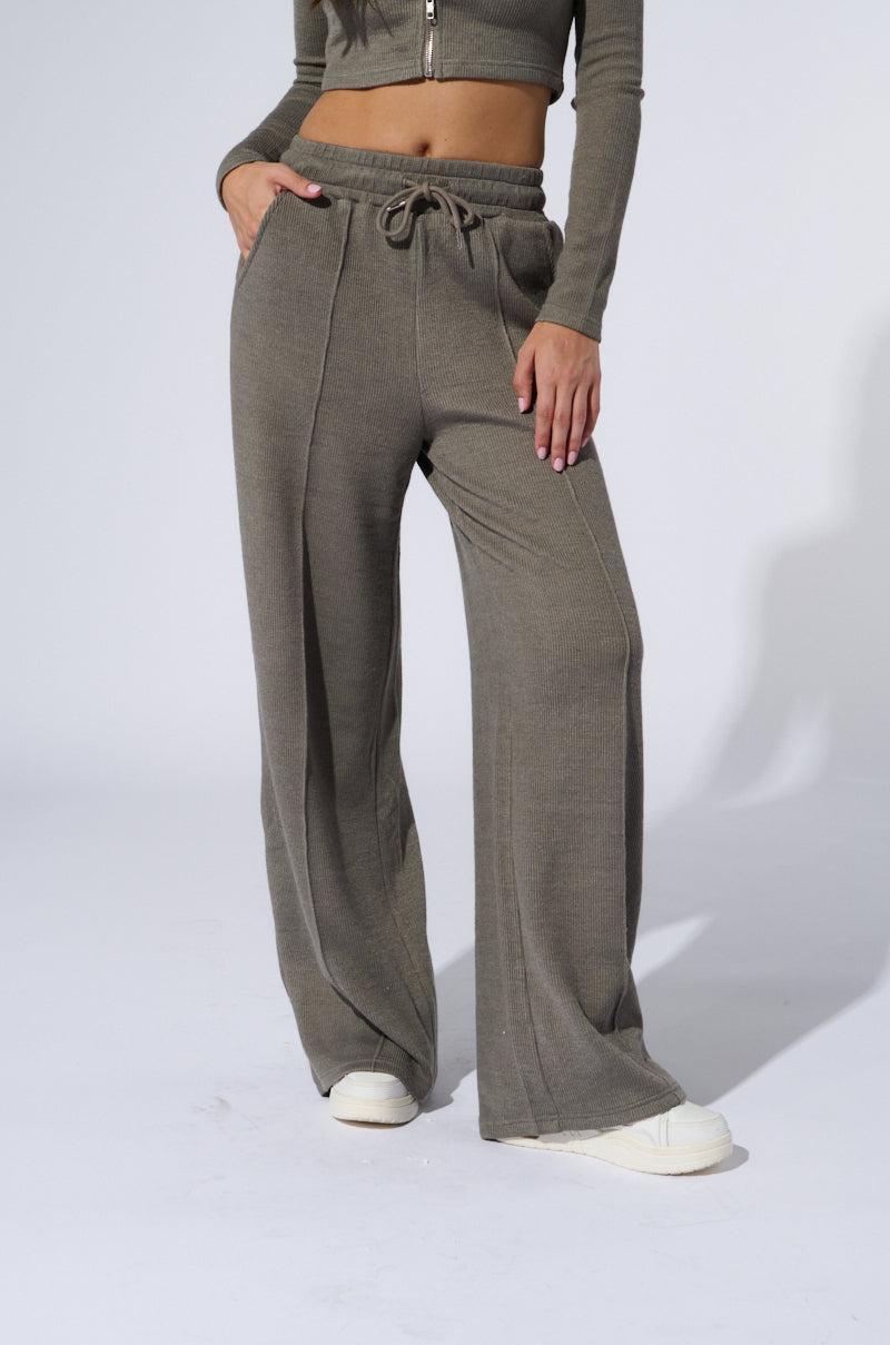 EYES ON ME WIDE LEG SWEAT PANT IN GREY Product Image
