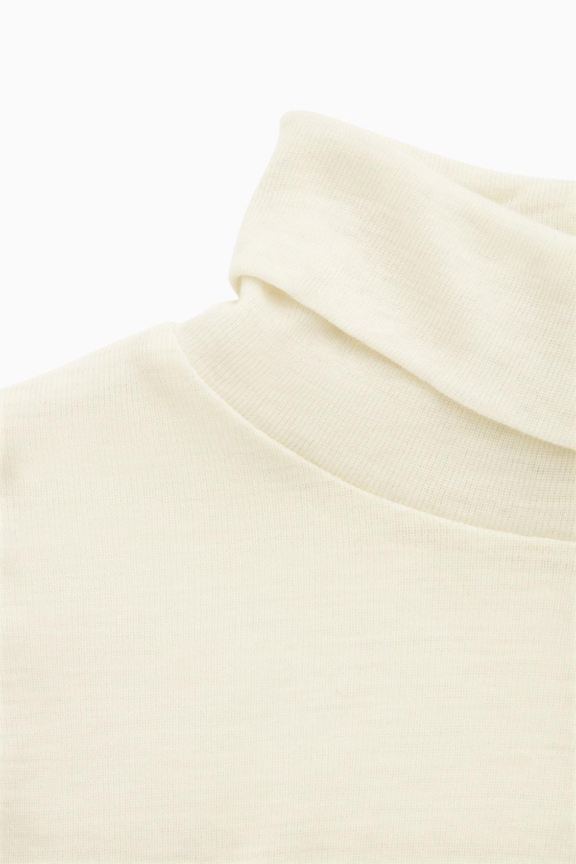 MERINO WOOL TURTLENECK TOP Product Image