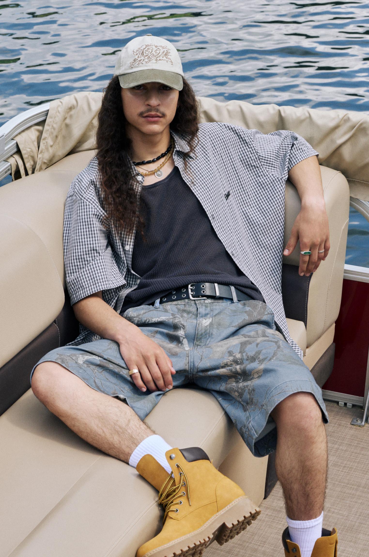 Leaf print baggy Bermuda shorts Product Image