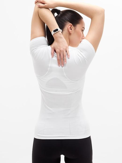 Momentum Seamless Tee Product Image