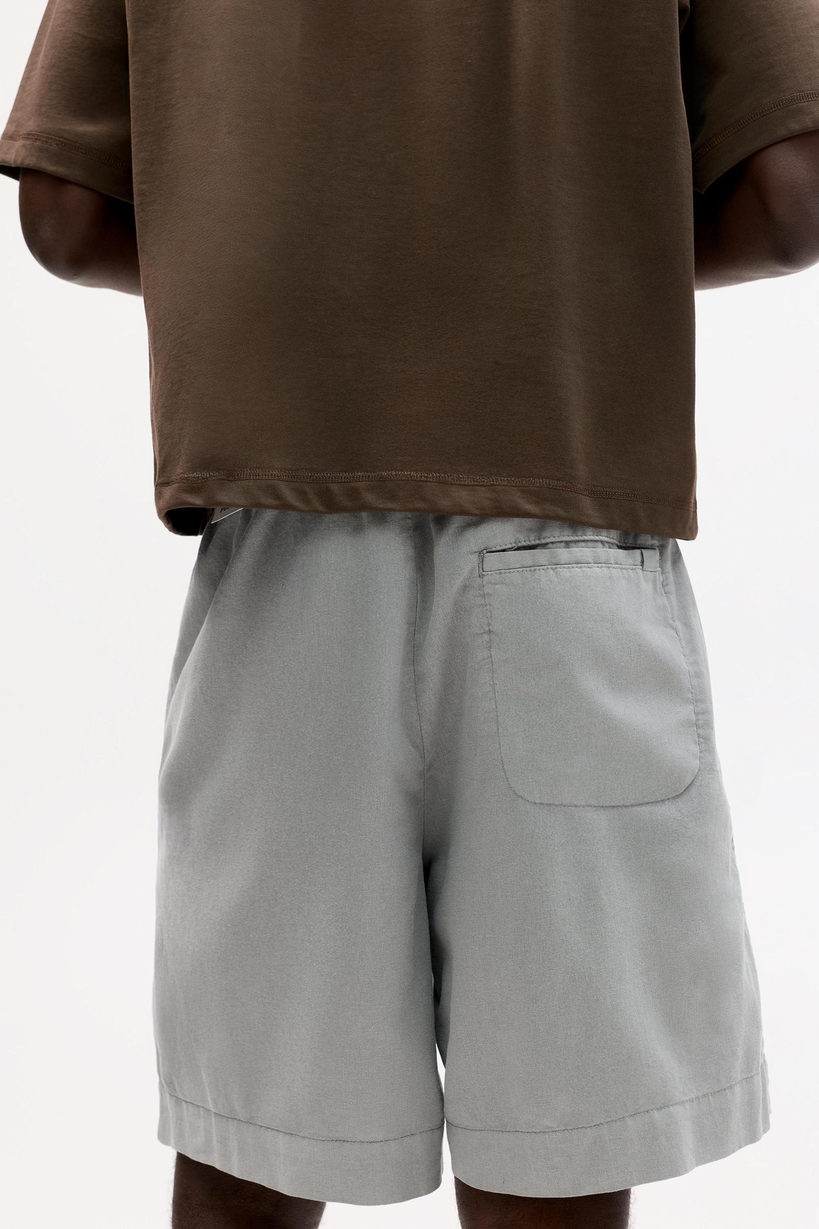 Linen blend jogger Bermuda shorts Product Image