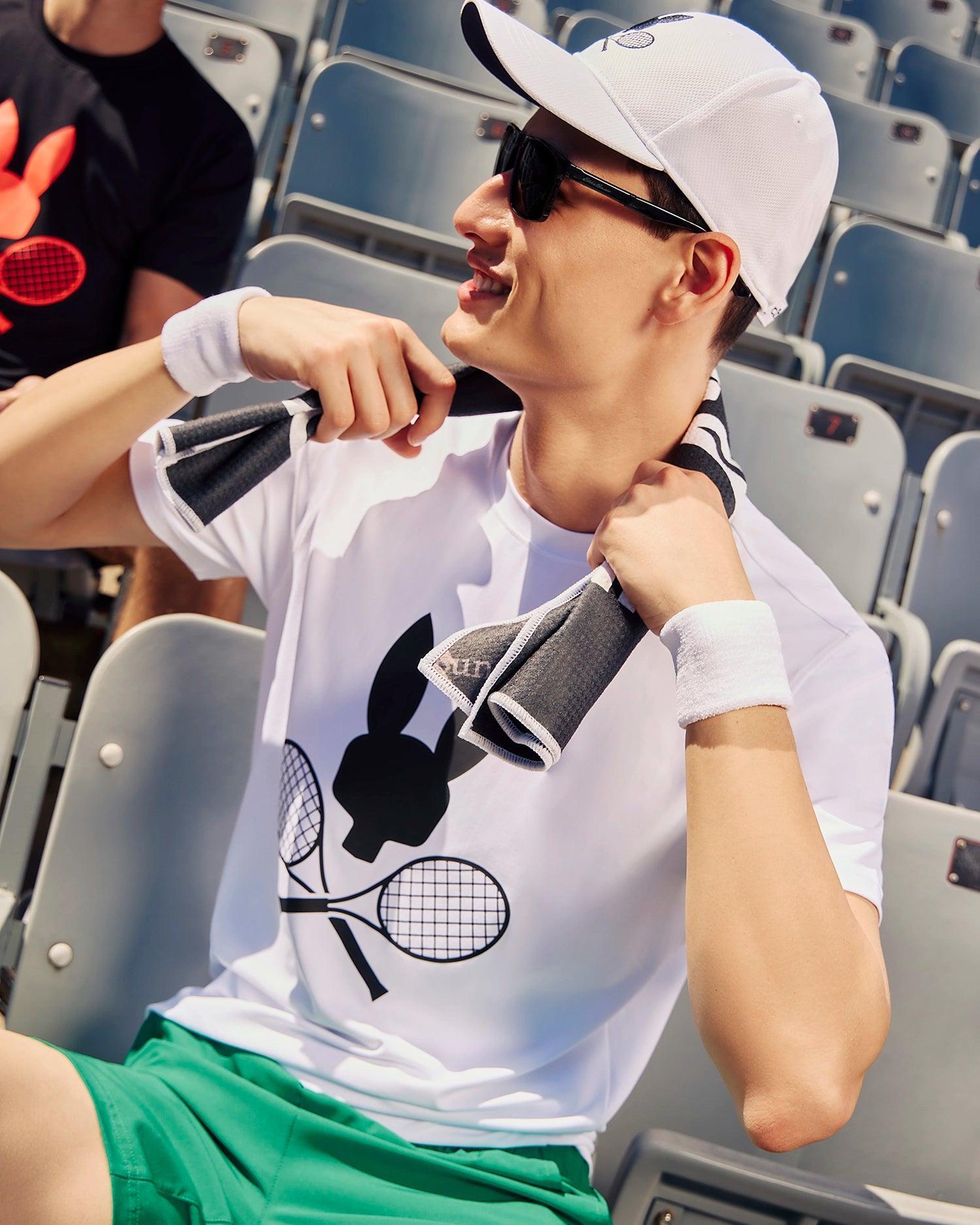 MENS COURTSIDE GRAPHIC TEE - B6U683C200 Product Image