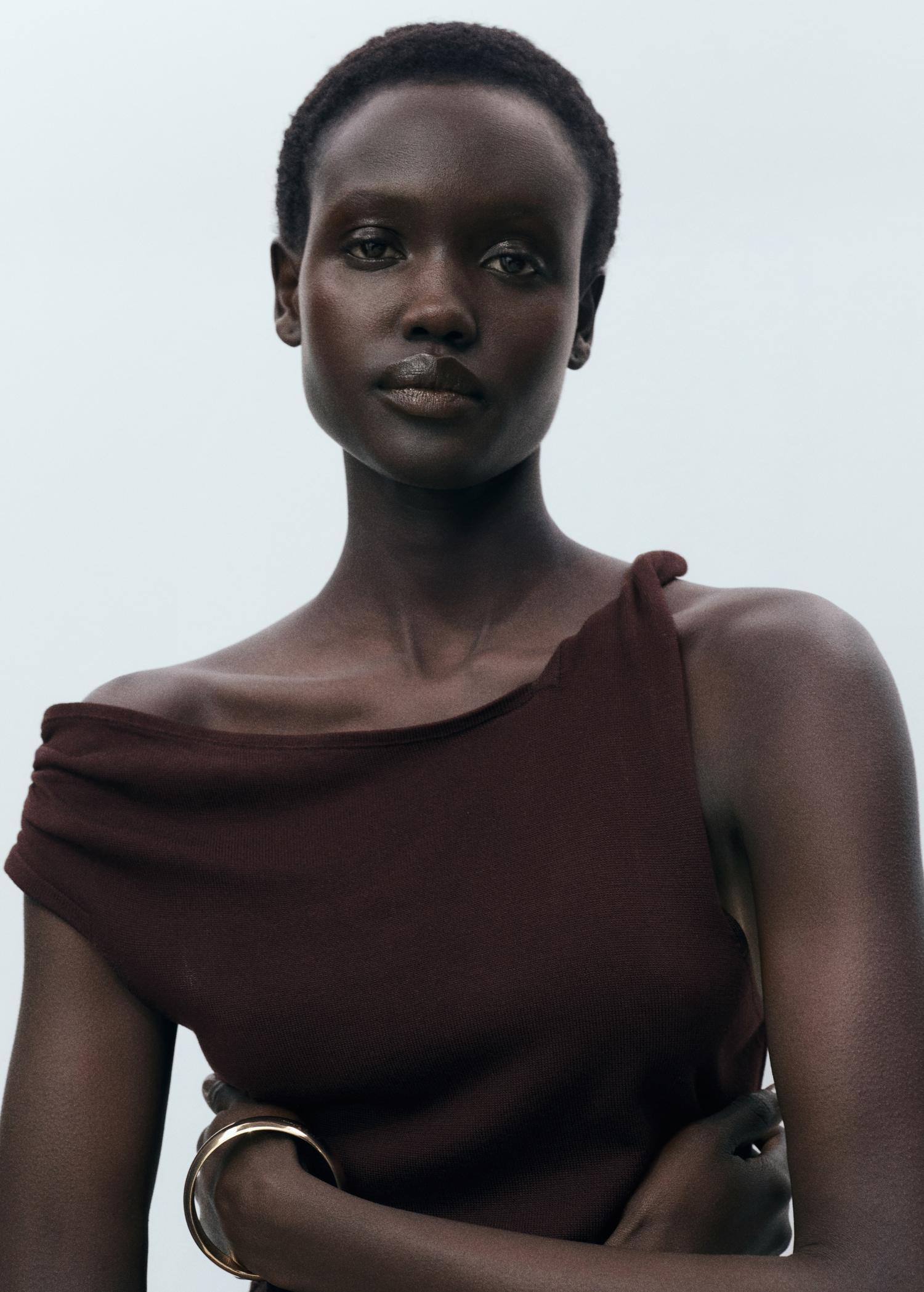 Asymmetrical fine-knit top - Women | MANGO USA Product Image