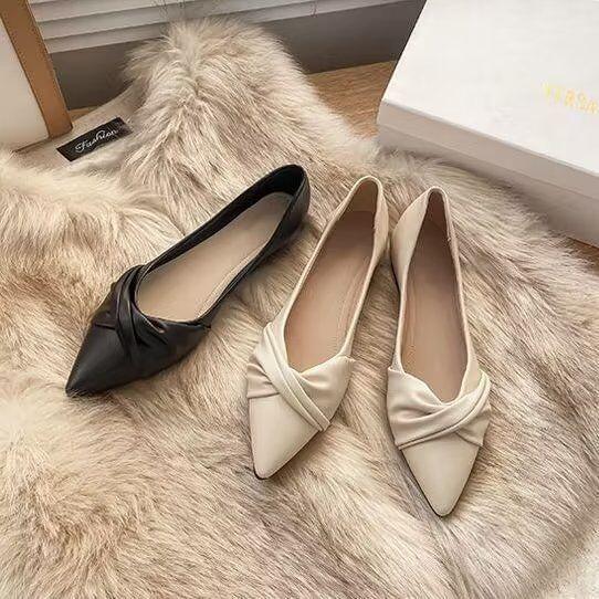 Plain Twist Pointed Toe Flats Product Image