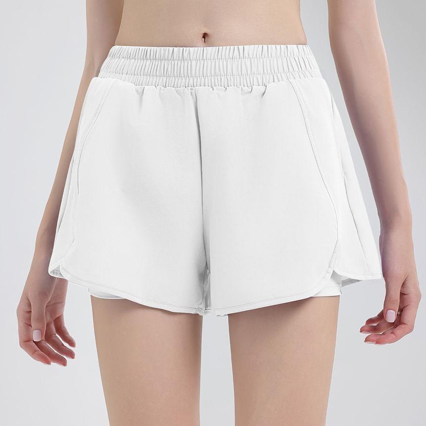 Mid Rise Plain Sports Shorts Product Image