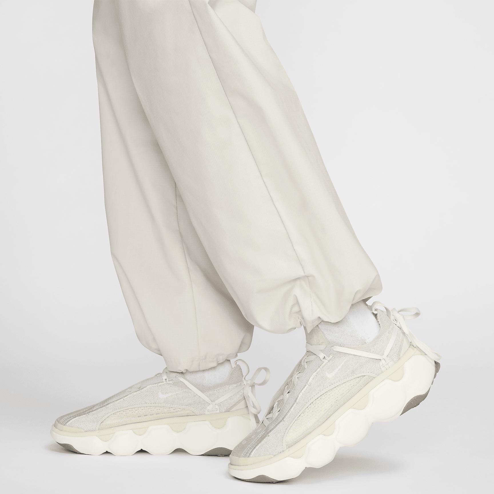 Women's Nike Sportswear Everything Wovens Mid-Rise Cargo Pants Product Image