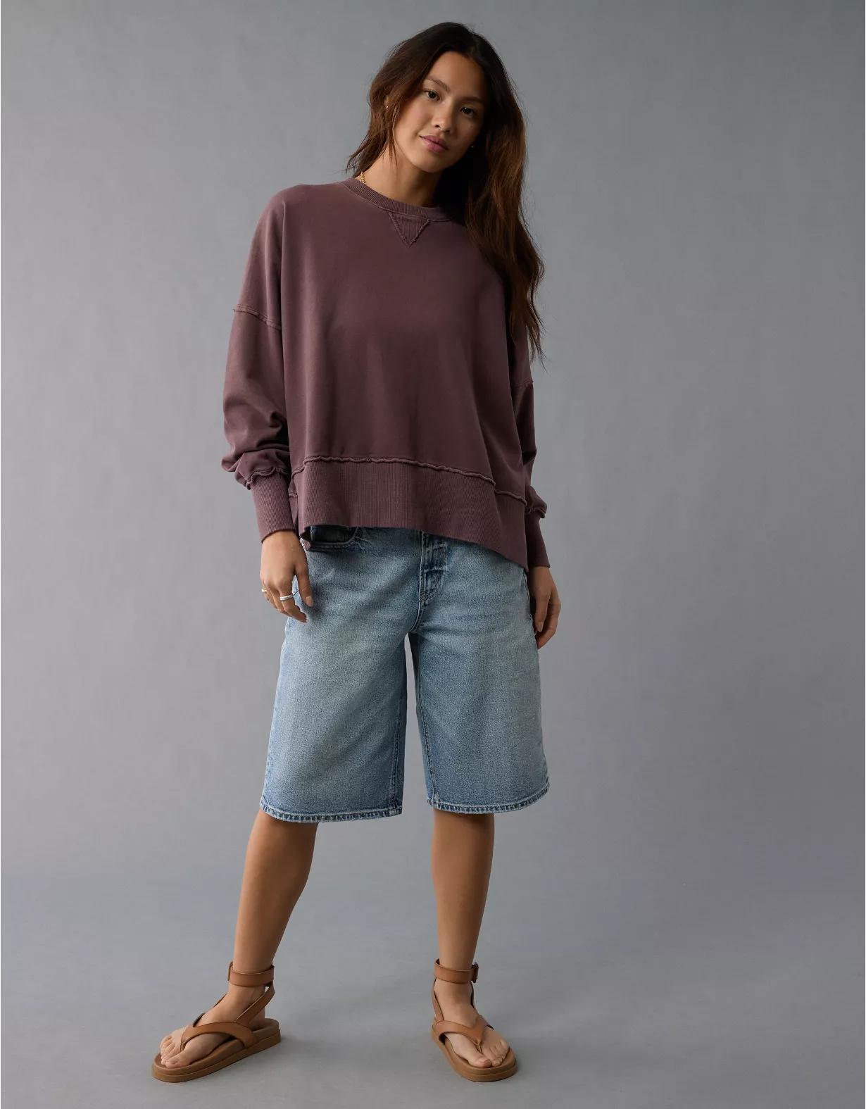 AE Big Hug Destination Graphic Crew Neck Sweatshirt Product Image