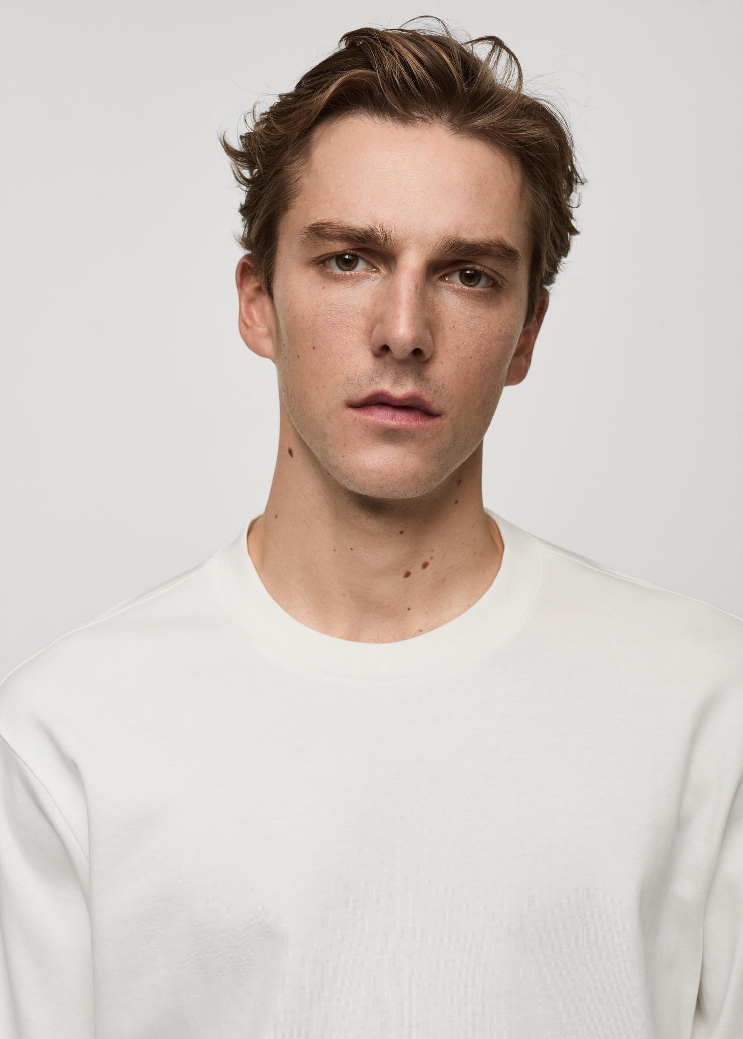 Long-sleeved regular-fit t-shirt - Men | MANGO USA Product Image