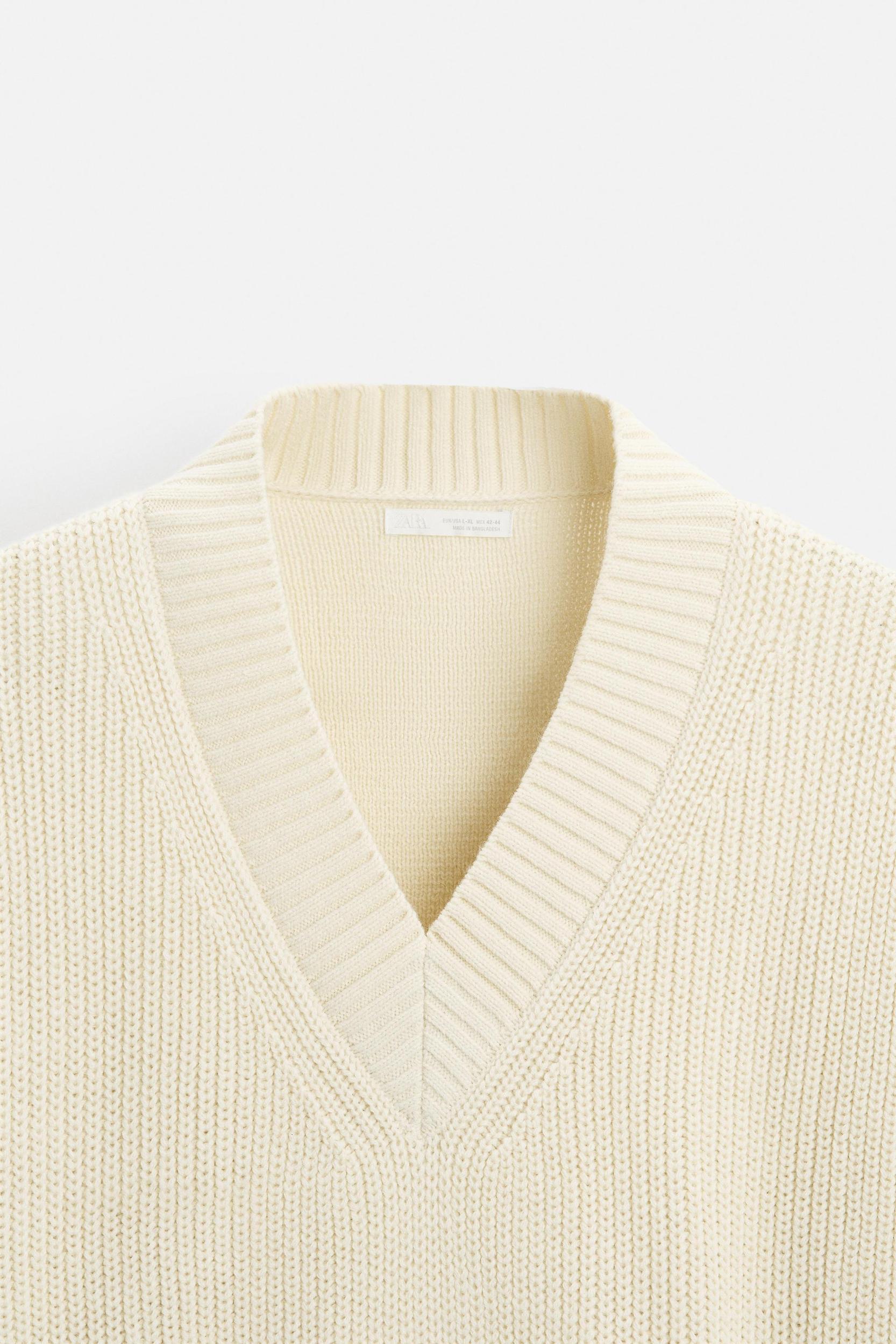 V-NECK STRUCTURED SWEATER Product Image