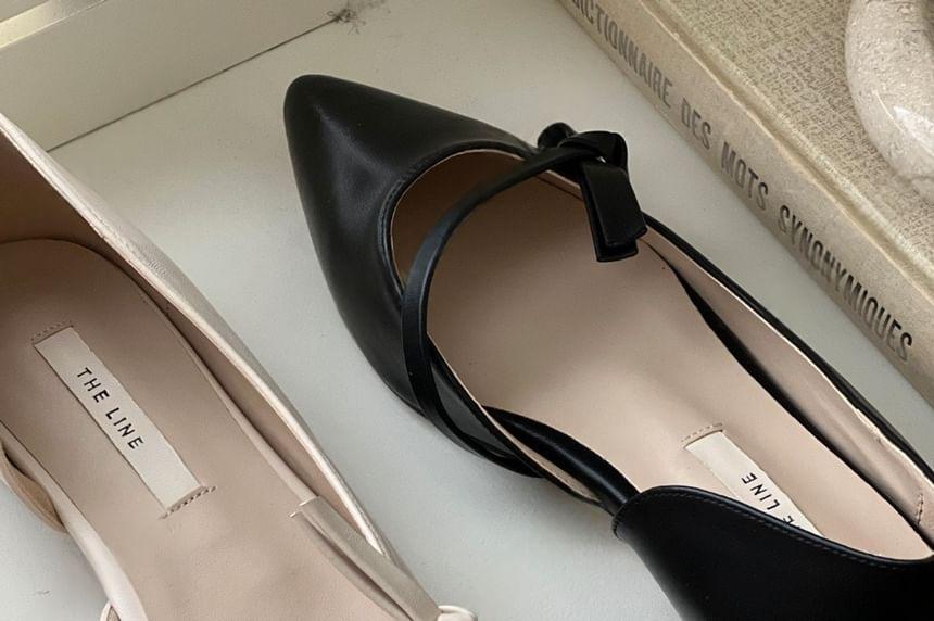 Pointed Bow Flats Product Image