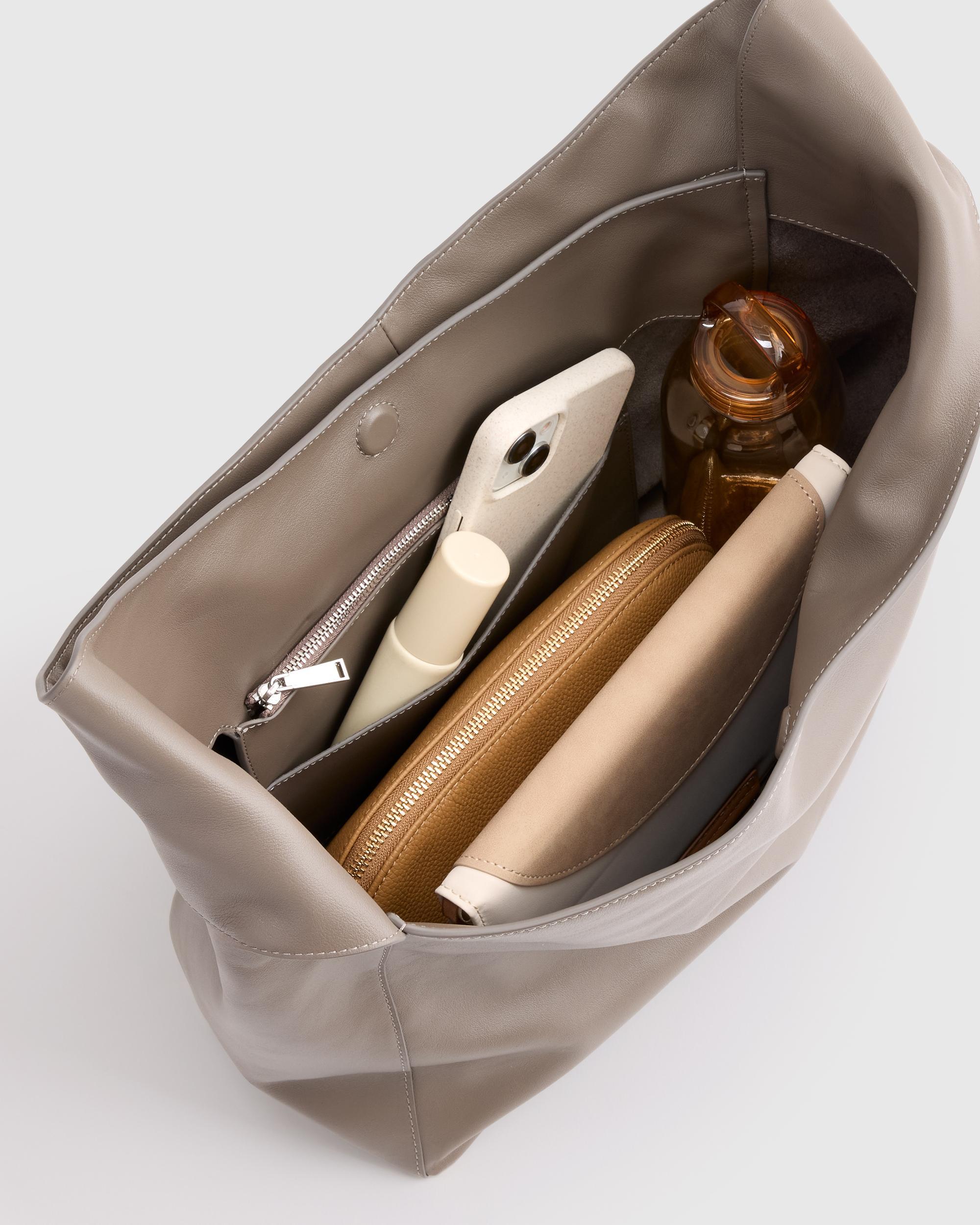 Quince | Women's Italian Leather Slouchy Shoulder Bag Product Image