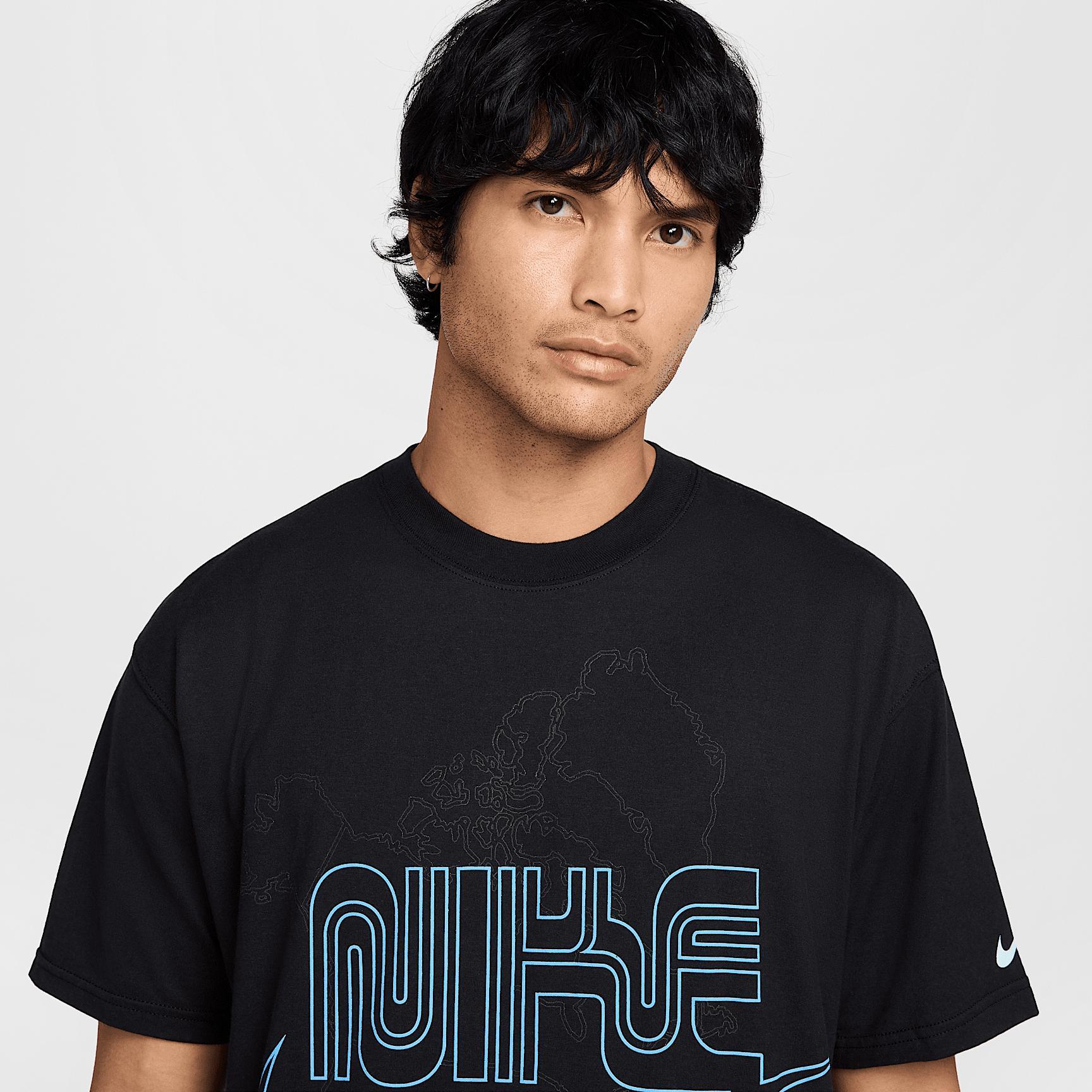 Nike Sportswear Men's Max90 T-Shirt Product Image