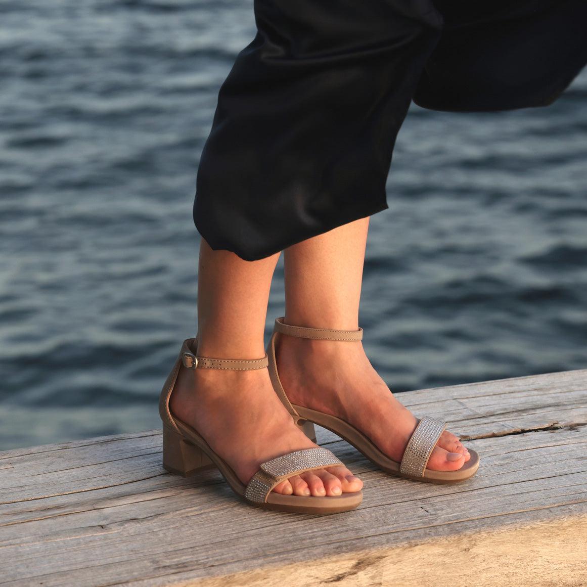 Avenue Strap Metatarsal Female Product Image