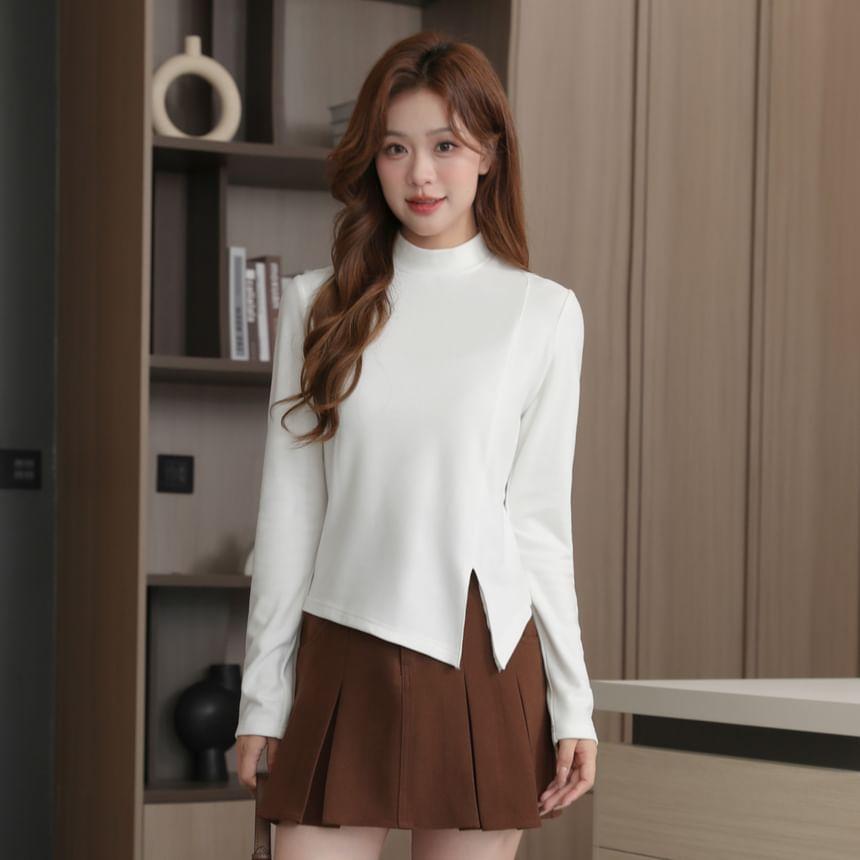 Long-Sleeve Mock Neck Plain Asymmetrical Slit Slim Fit Tee Product Image