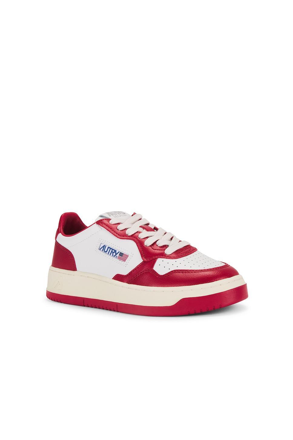 Medalist Low Sneaker Autry Product Image