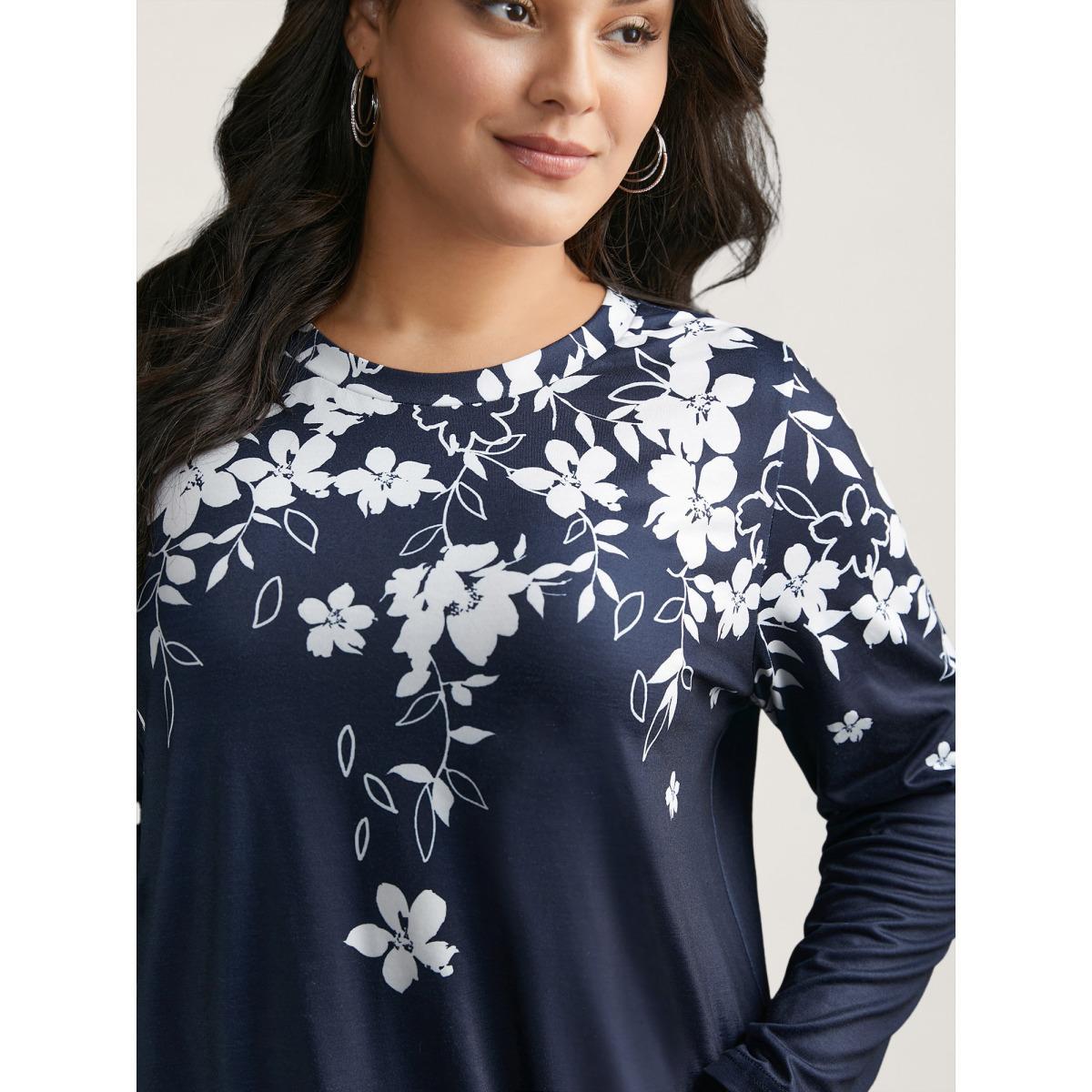 Plus Size Round Neck Boho Print T-Shirt Indigo Women Casual Contrast Natural Flowers Round Neck Everyday T-shirts BloomChic 26/4X Product Image