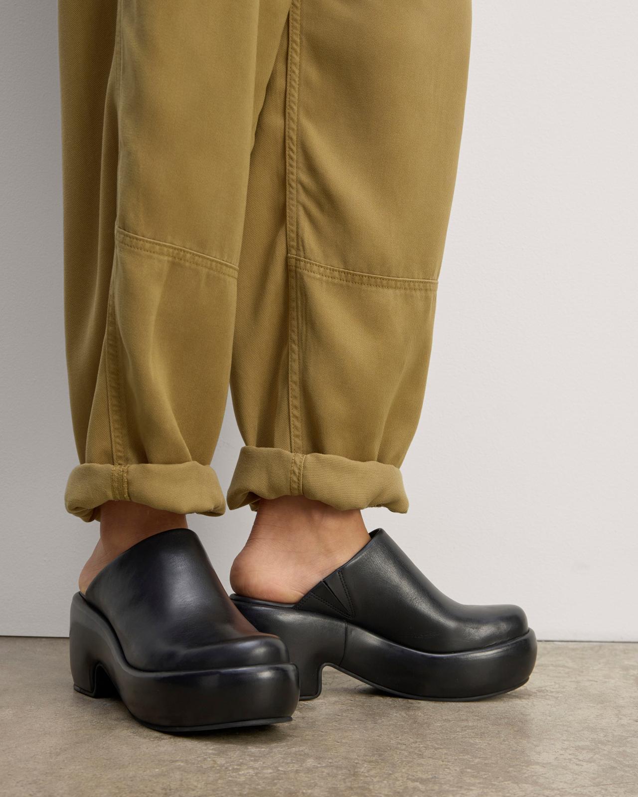 Womens Chino in Buttersoft by Everlane Size 0 Product Image