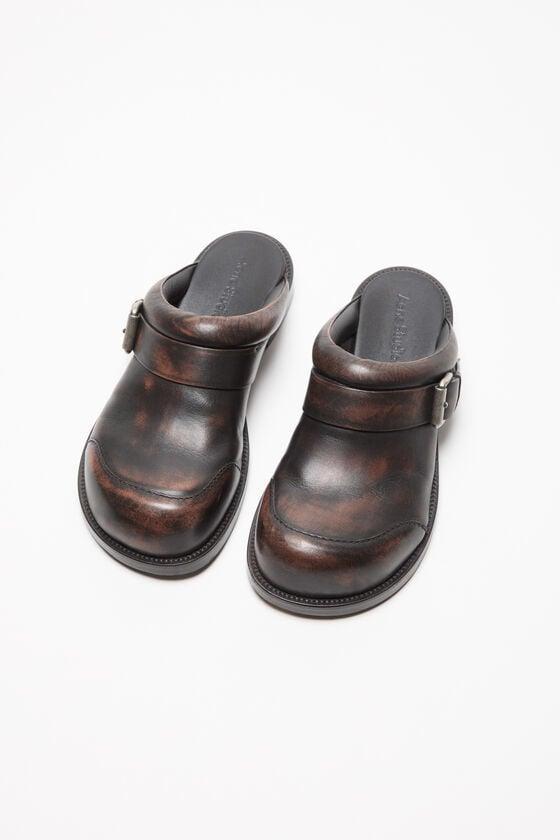 Leather buckle shoes Product Image