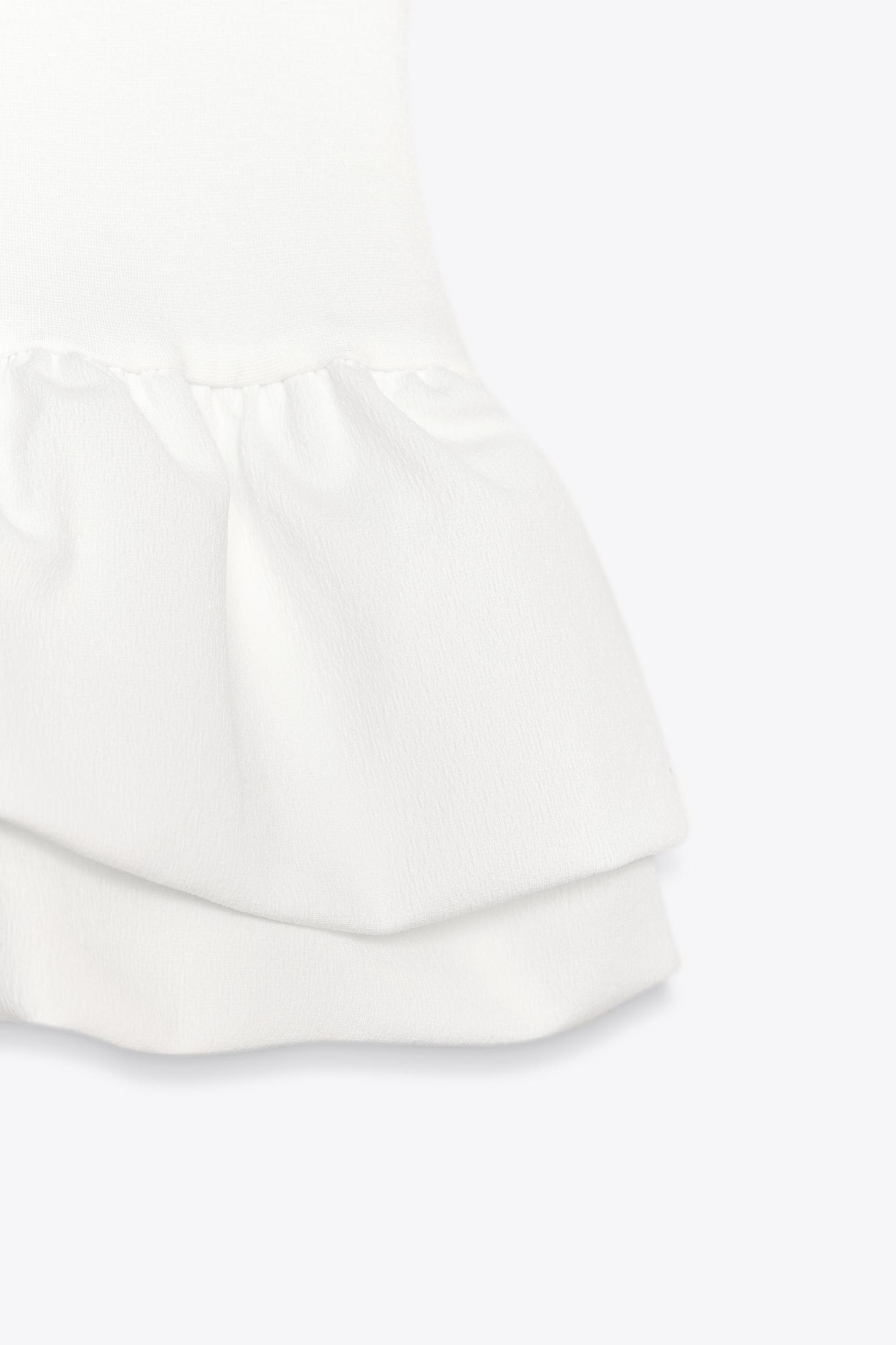 PUFF SLEEVE TOP Product Image