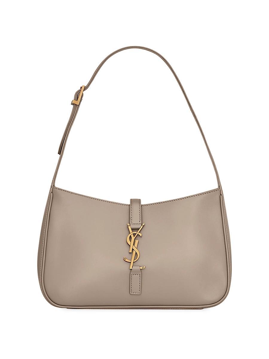 Womens Le 5 7 Supple Small Shoulder Bag in Grained Leather Product Image