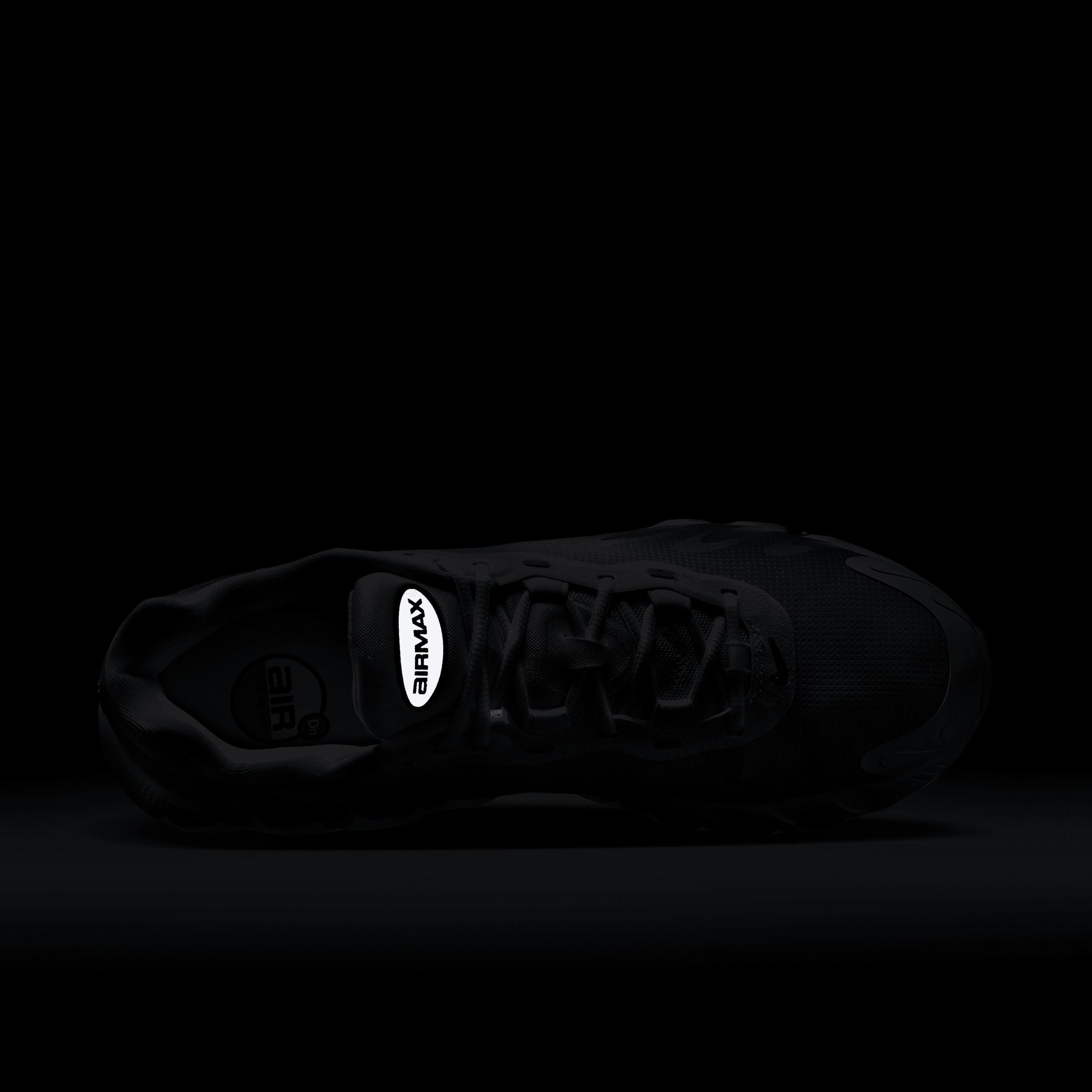 Nike Men's Air Max Dn8 Shoes Product Image
