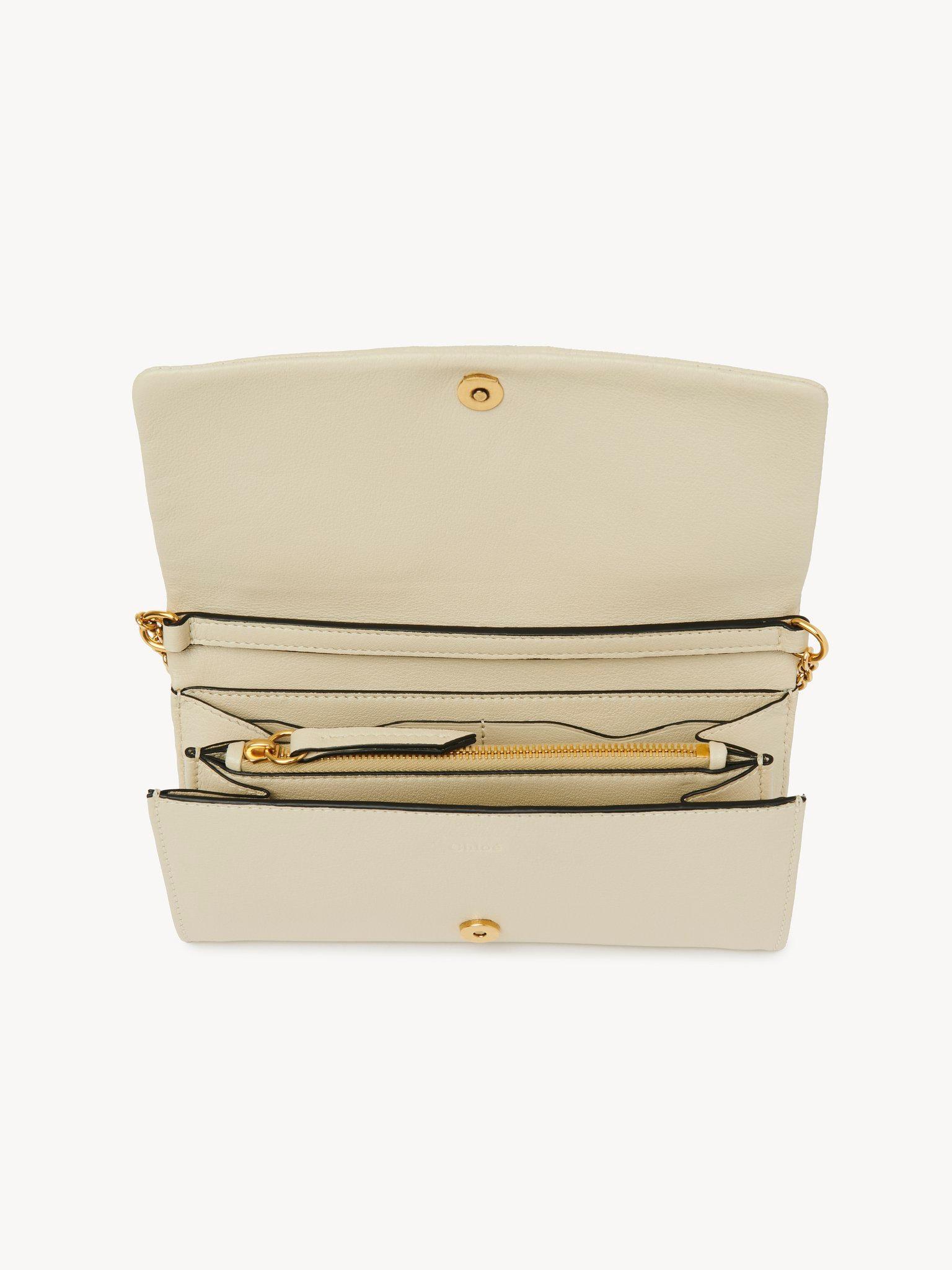 Chloé Spin flap wallet on chain in grained leather Product Image