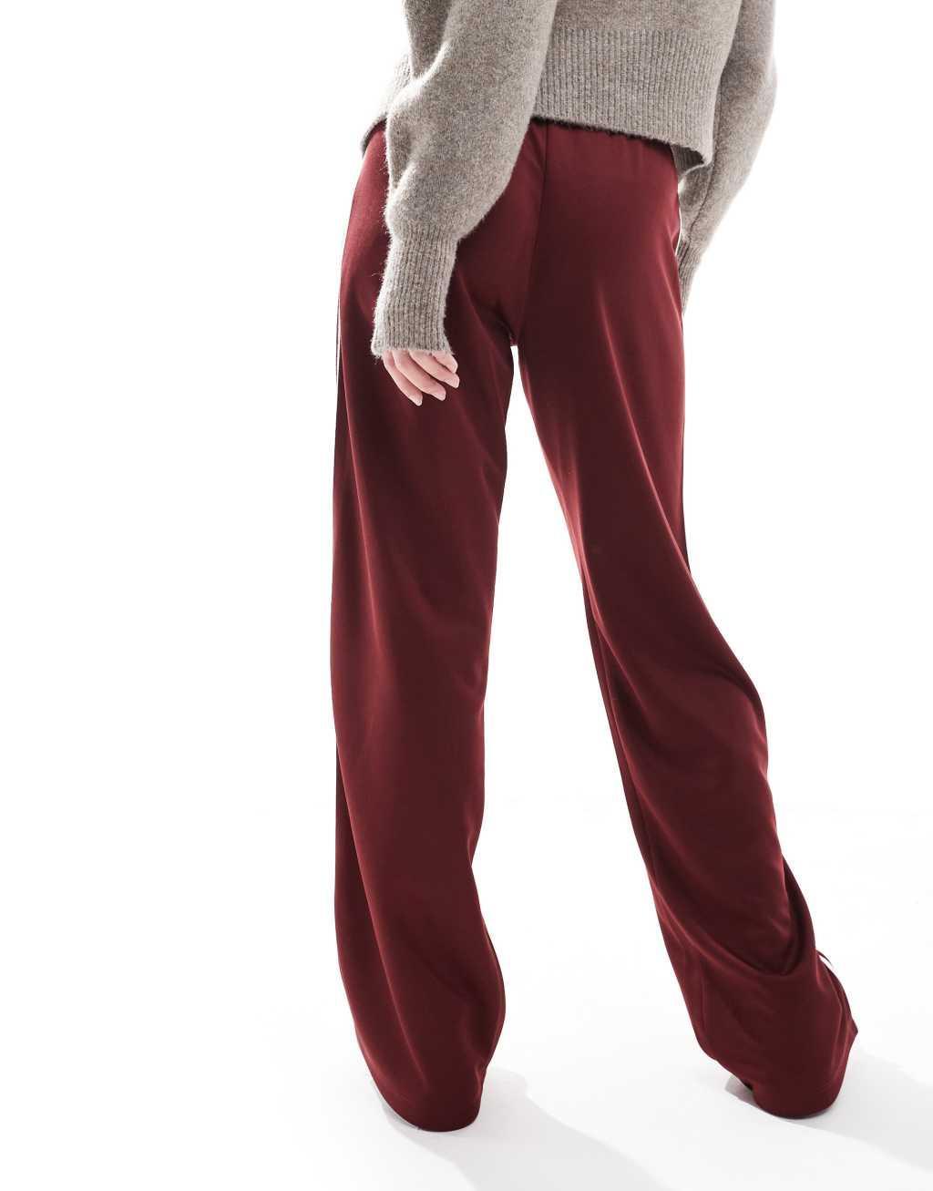 Pull&Bear wide leg side stripe sweatpants in burgundy Product Image